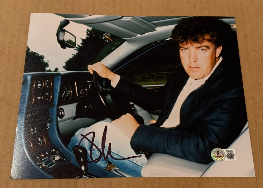 JEREMY CLARKSON — JEREMY CLARKSON SIGNED TOP GEAR 8X10 PHOTO BECKETT BAS #122