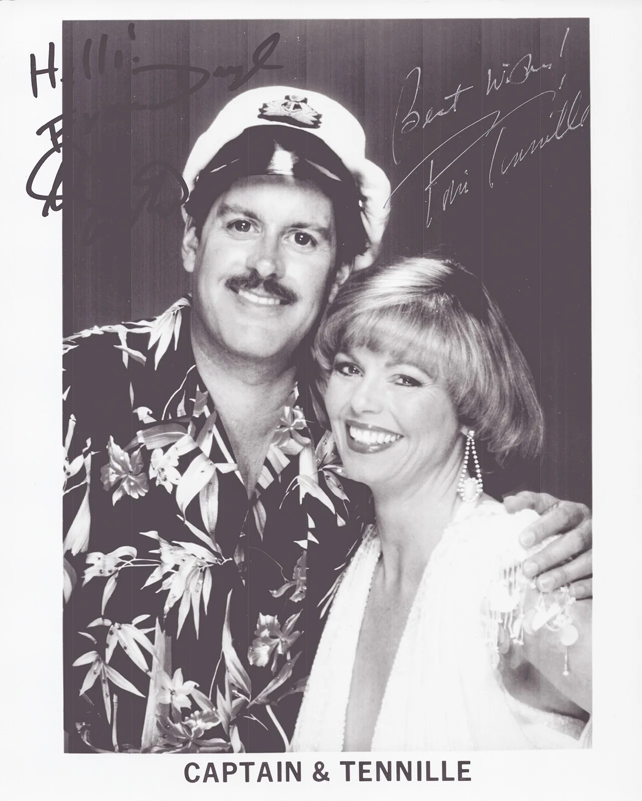 Captain & Tennille, Toni Tennille, Daryl Dragon — & TENNILLE - AUTOGRAPHED SIGNED PHOTOGRAPH WITH CO-SIGNERS