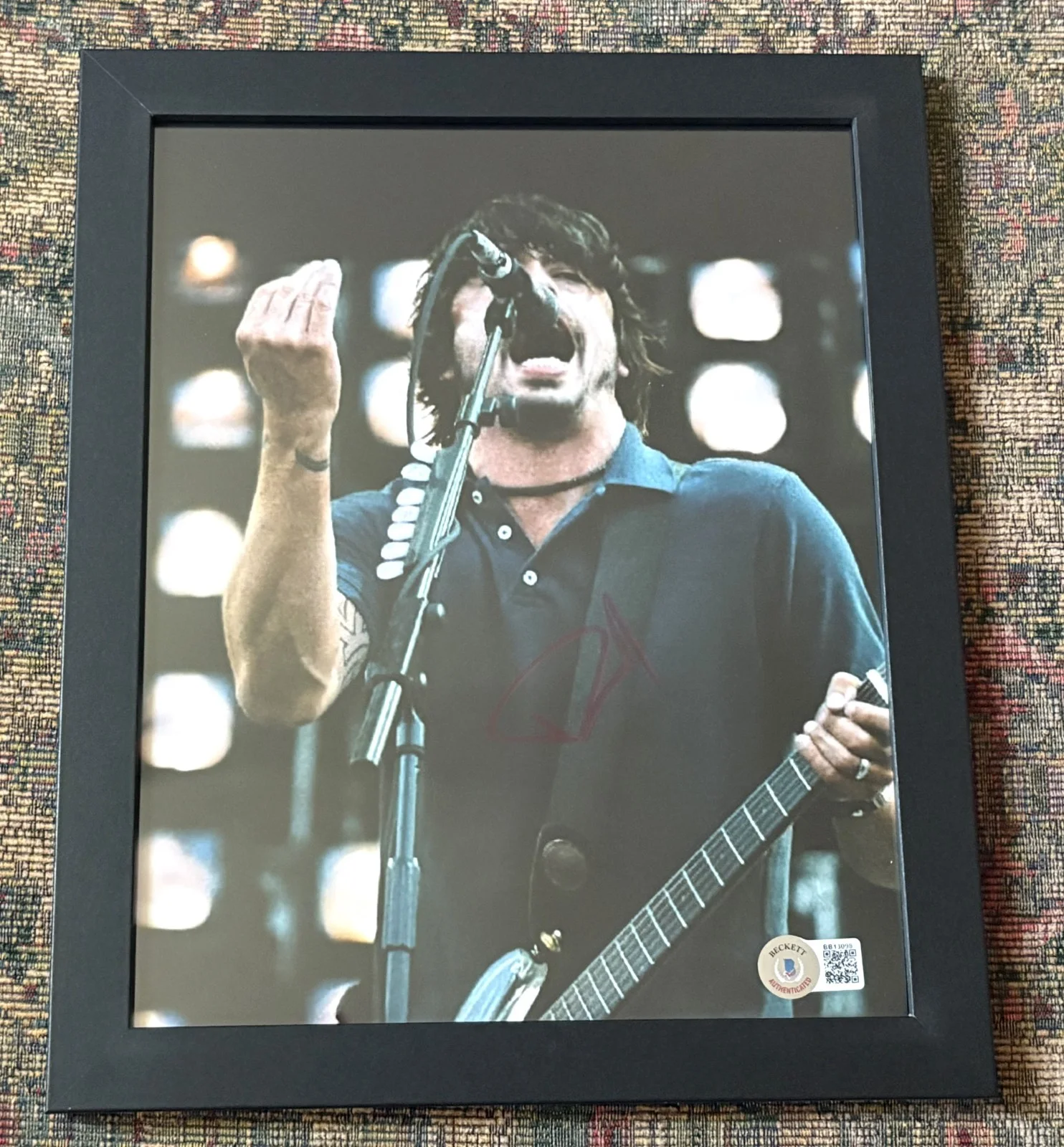 Dave Grohl SIGNED, Framed 8x10 Color Photo Nirvana, Foo Fighters Beckett COA, image 3