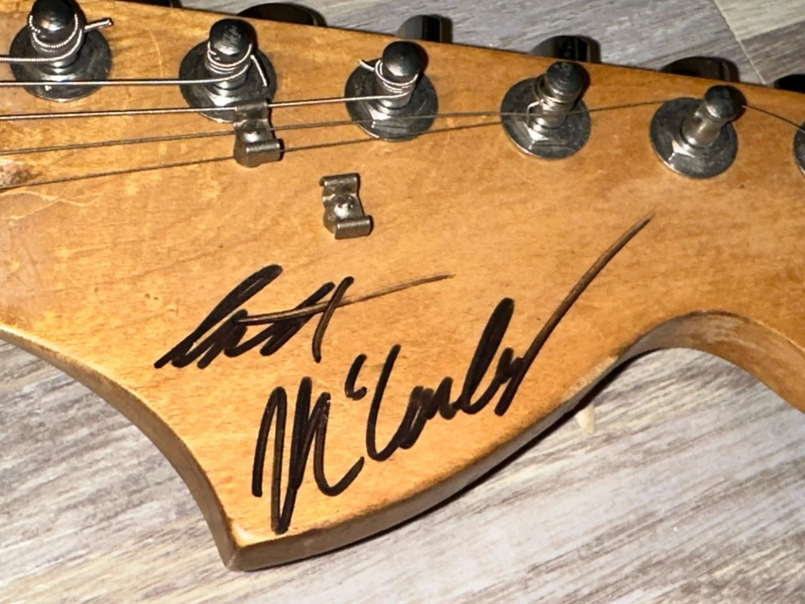 Scott McCaughey Signed Electric Guitar R.E.M. Autograph Indie Rock Memorabilia, изображение 2