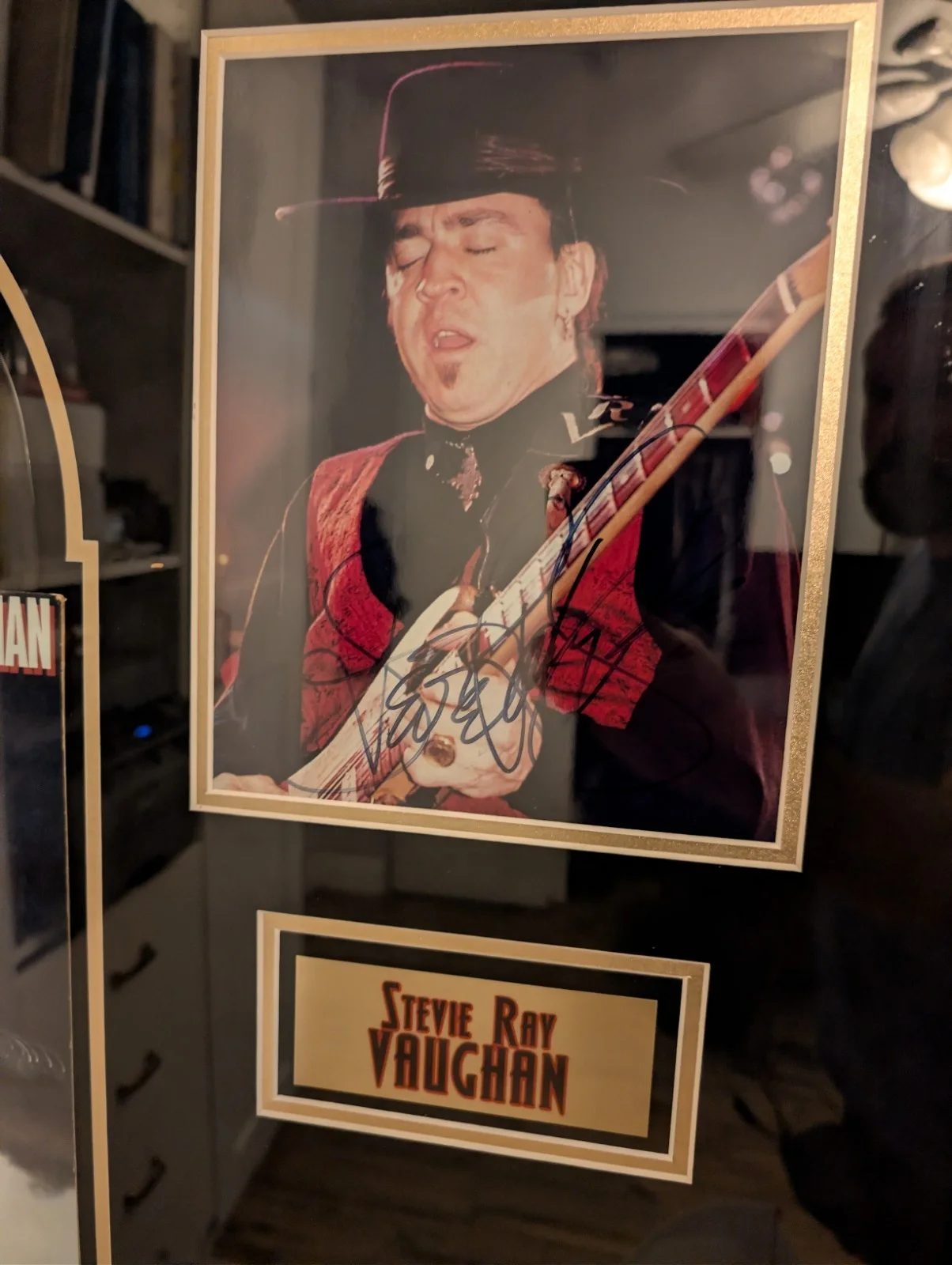 Starbilias Autographed Stevie Ray Vaughan Photo With Album Framed, image 2