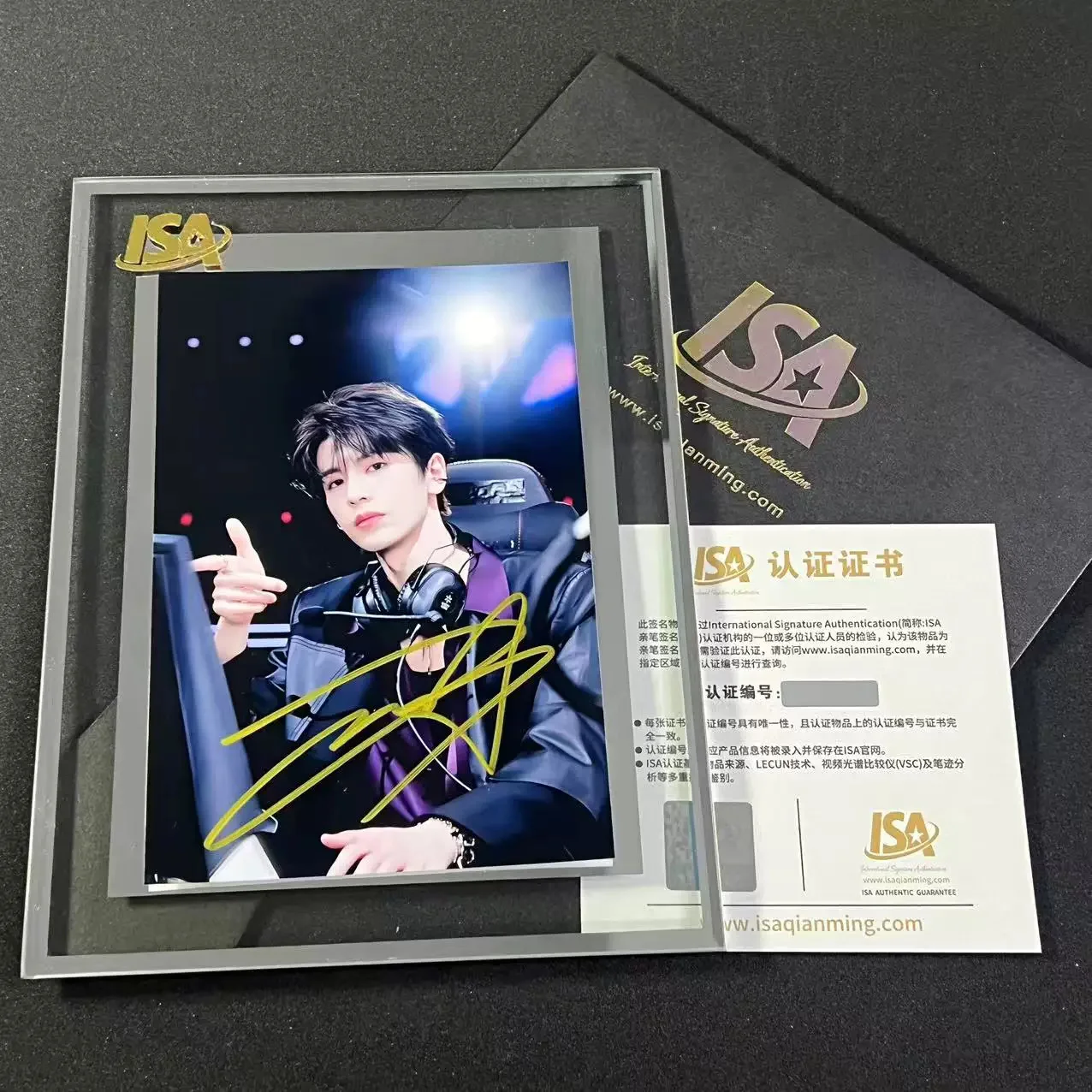 Pursuit of Jade Zhang Linghe Modern style Autographed Signed Photos set !!, image 2