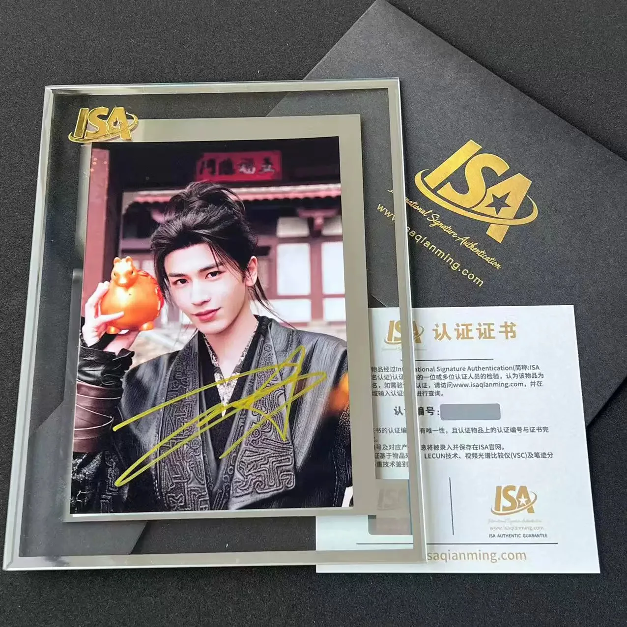 Pursuit of Jade Zhang Linghe Modern style Autographed Signed Photos set !!, image 3