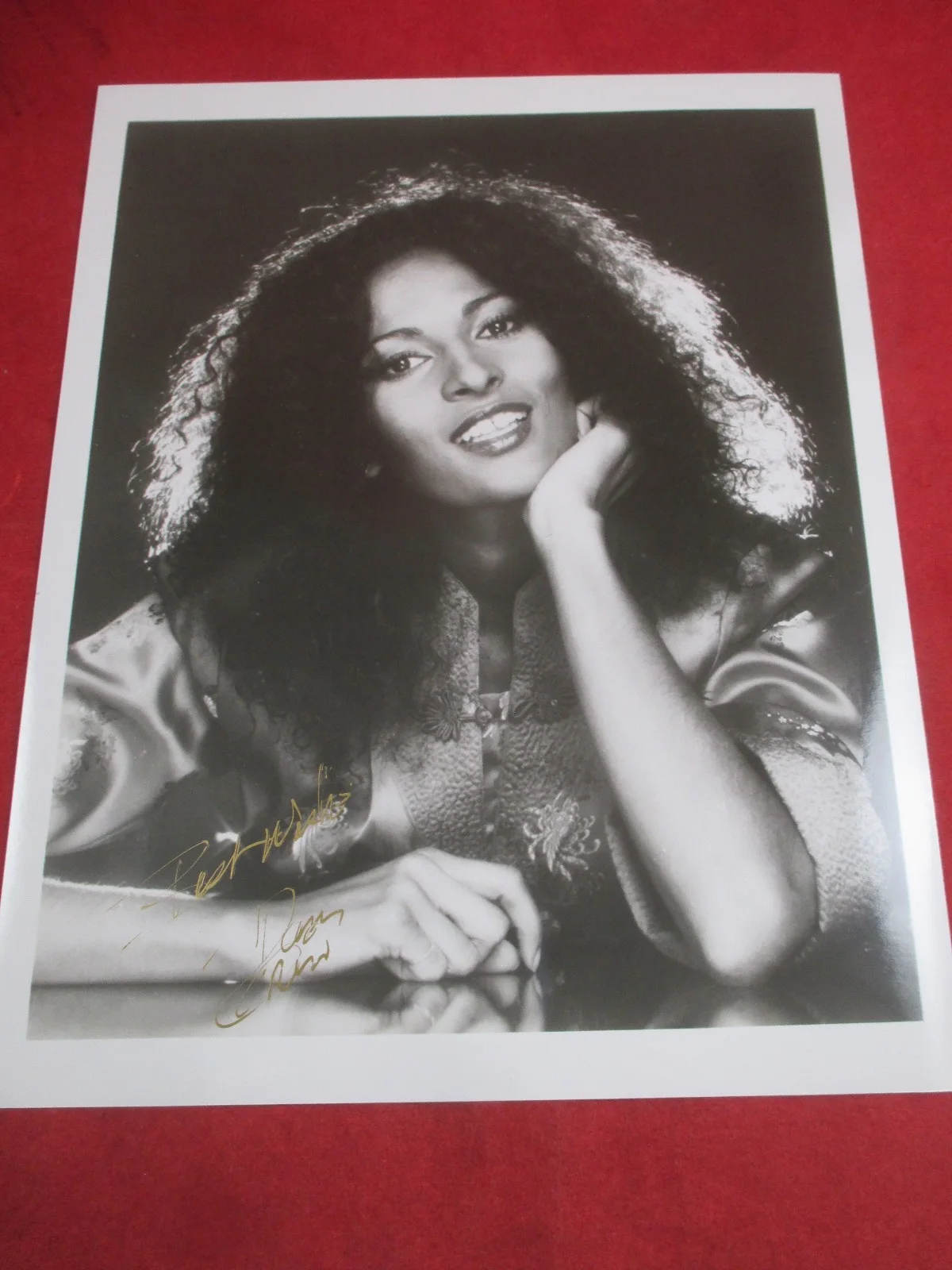 Pam Grier ( Jackie Brown ) autographed 8x10 Photo GOLD SHARPIE, изображение 5