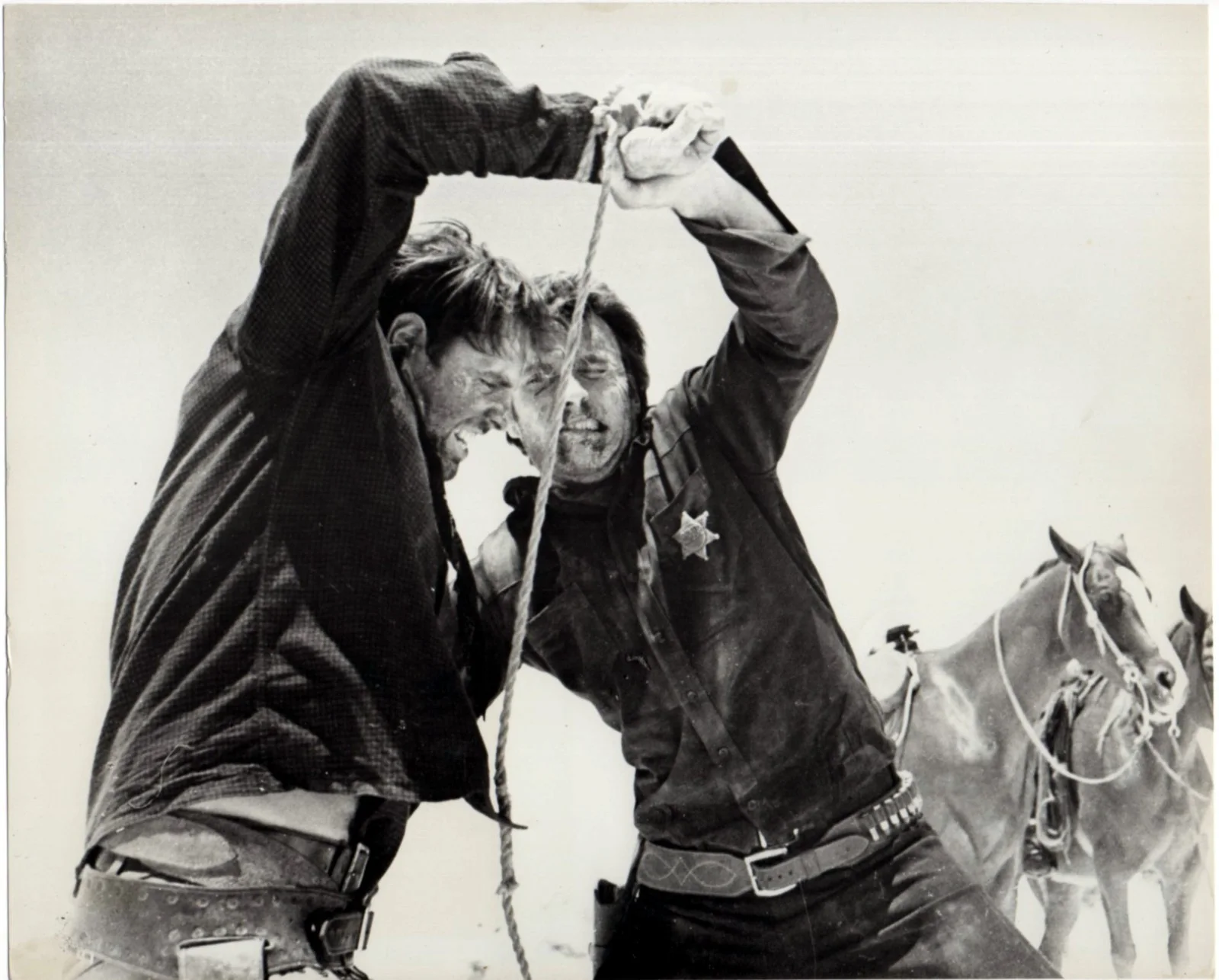 HANG ‘EM HIGH 1967 Clint Eastwood, Arlene Golonka, Bruce Dern 3 10x8 STILLS, изображение 2