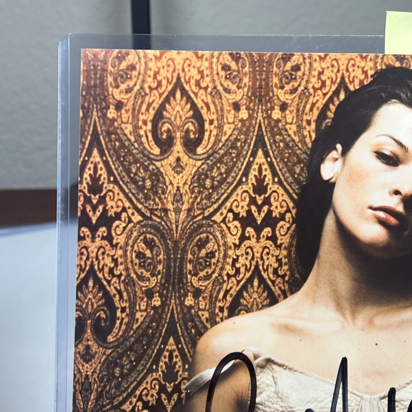 Milla Jovovich Signed 8x10 Photo MUST SEE very nice autographed + COA, изображение 3