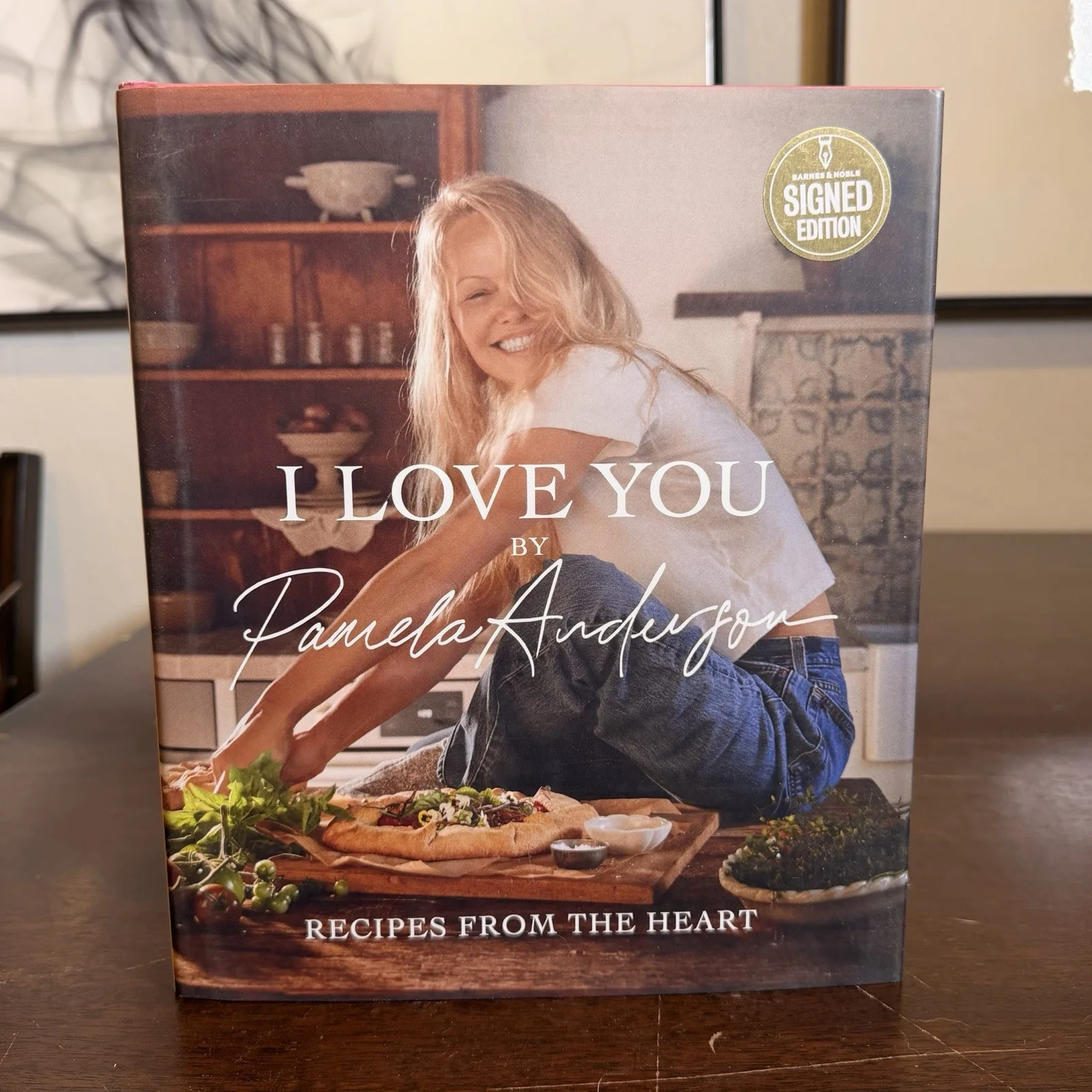 Pamela Anderson signed “I love you” vegan cookbook, изображение 2
