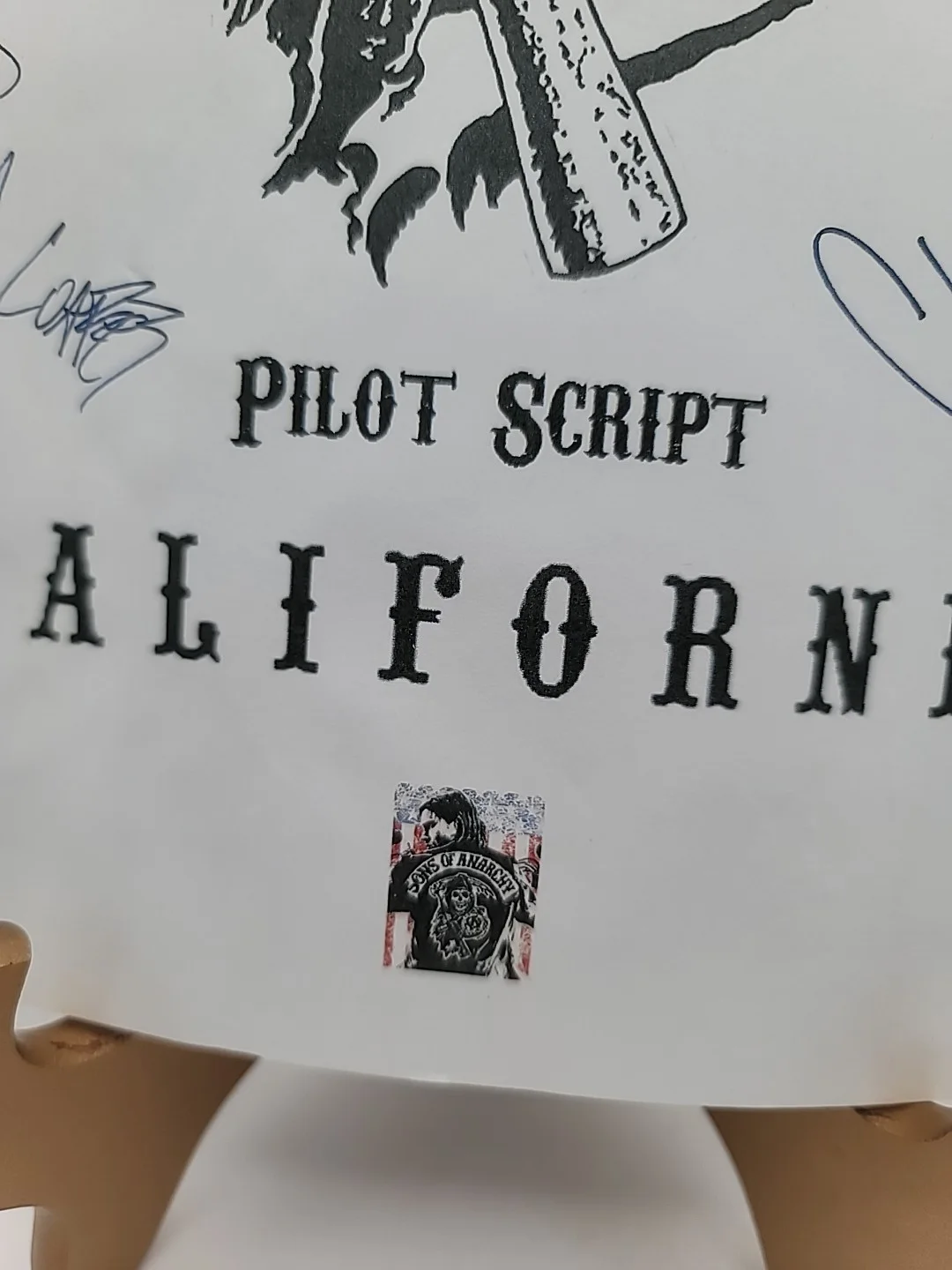 Charlie Hunnam, Katey Sagal, Mark Boone Jr — Sons of Anarchy Pilot Script Signed Charlie Hunnam Katey Sagal Mark Boone Jr TV, image 2