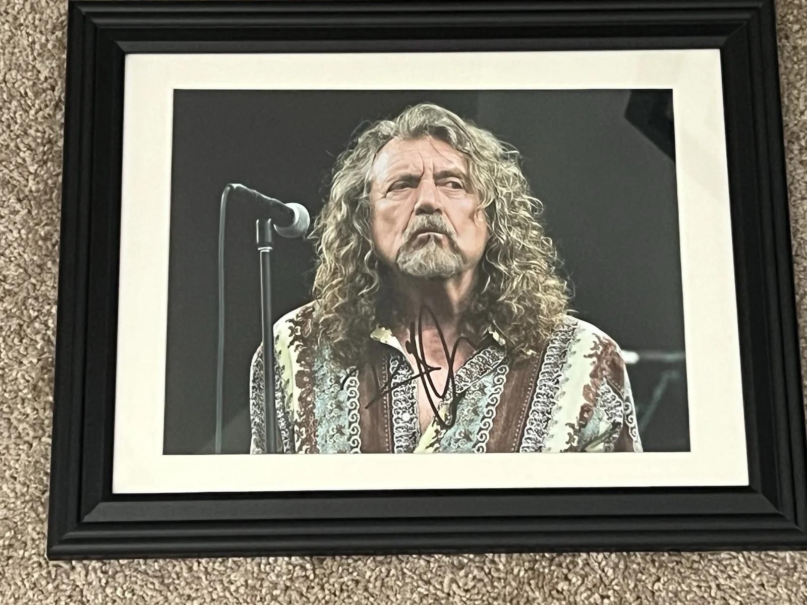 ROBERT PLANT Led Zeppelin Autographed 8 X 11.5 signed Framed Photo Legend, image 2