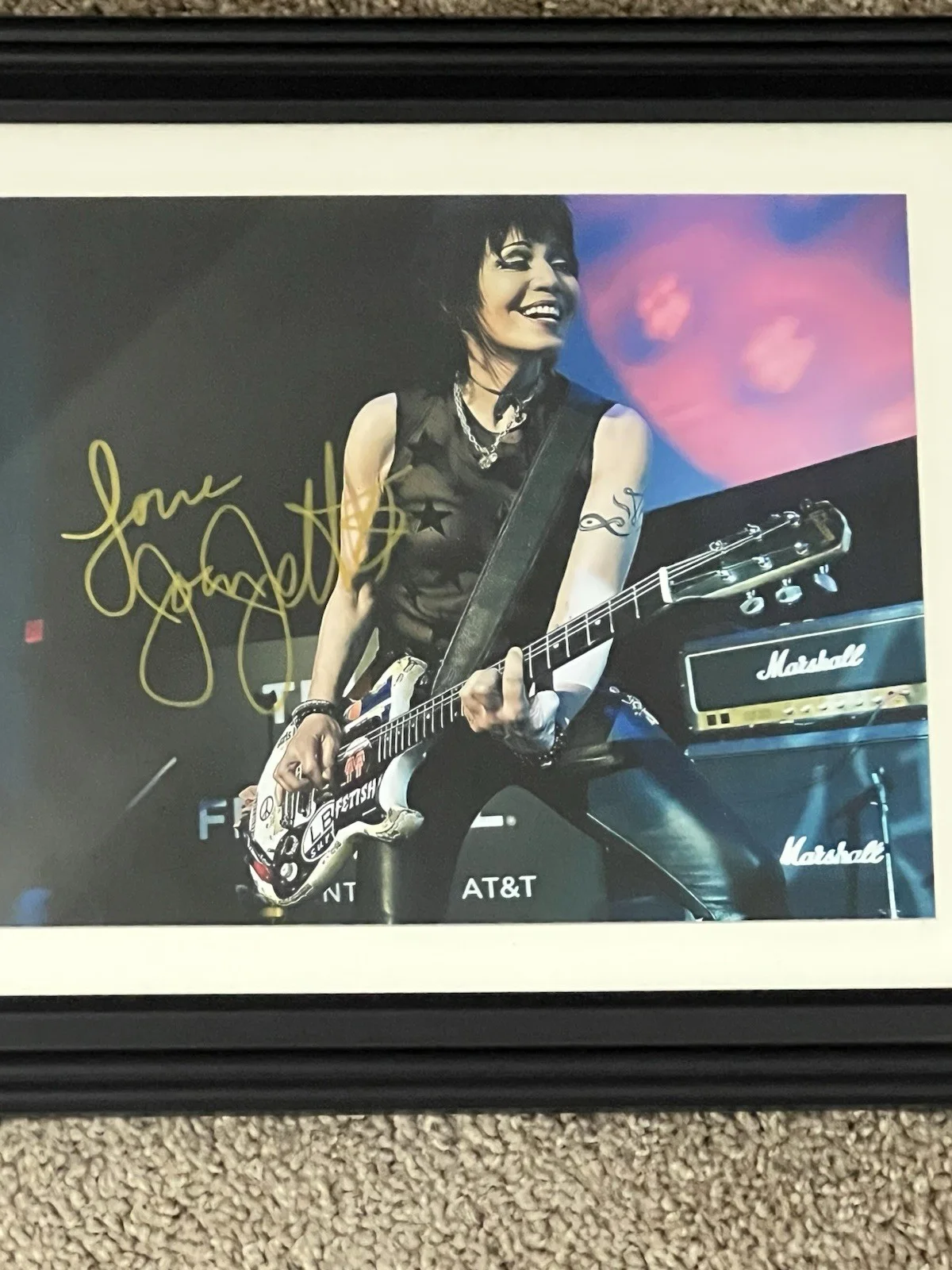 JOAN JETT Autographed signed 8 X 11.5 photo Nicely Framed Rock Legend, изображение 5