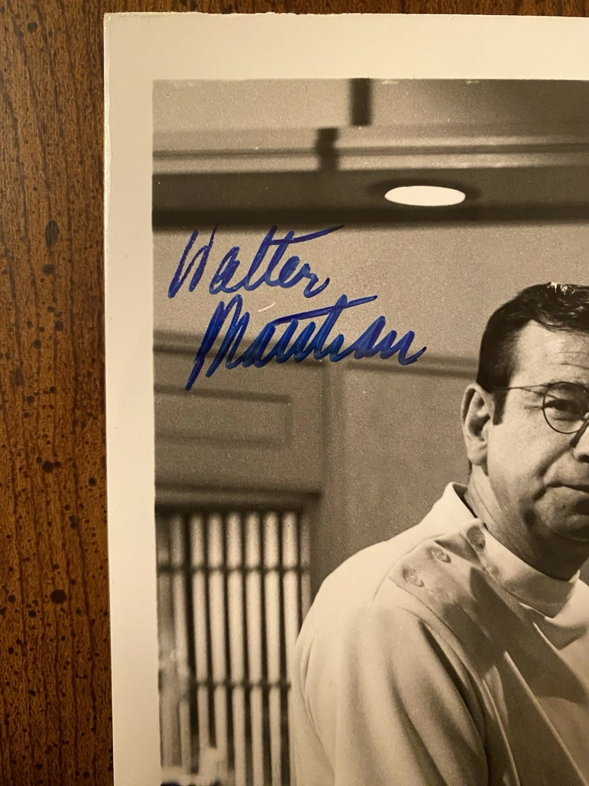 Walter Matthau — Walter Matthau Signed Autographed 8x10 Photo With COA Cactus Flower, изображение 2