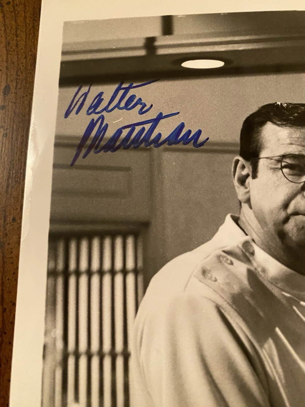 Walter Matthau — Walter Matthau Signed Autographed 8x10 Photo With COA Cactus Flower, изображение 3