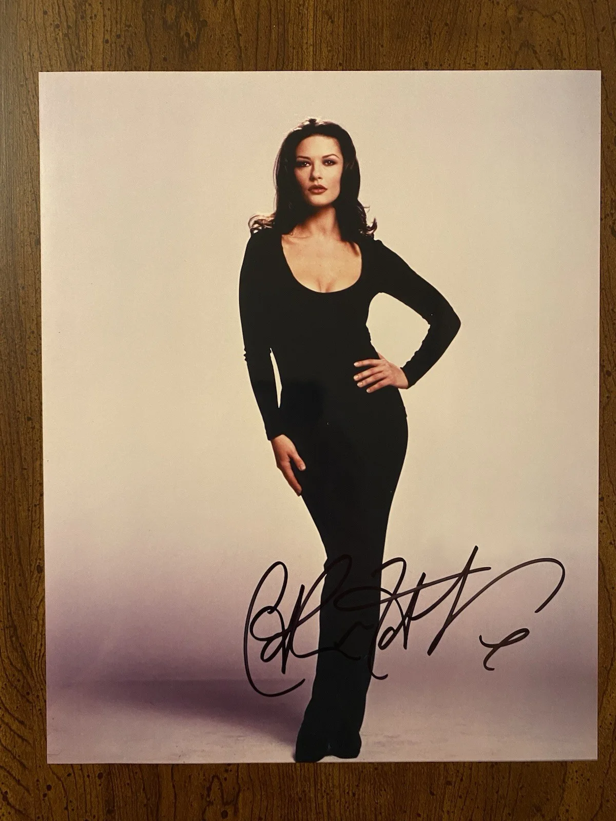 Catherine Zeta Jones — Catherine Zeta Jones Signed Autographed Photo With COA Chicago Wednesday Zorro