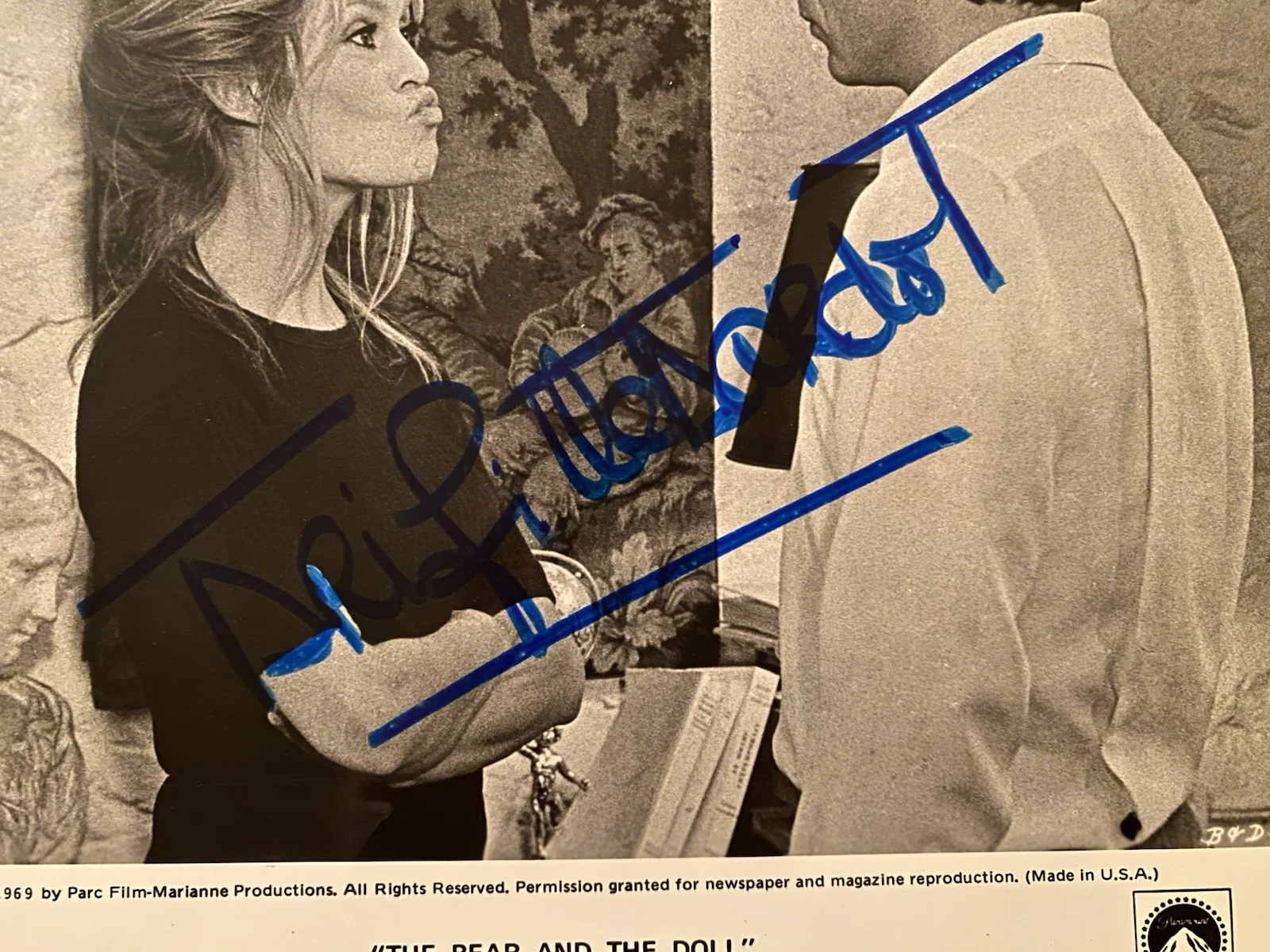 Brigitte Bardot — Brigitte Bardot Signed Autographed Photo With COA The Bear And The Doll Contempt, изображение 2