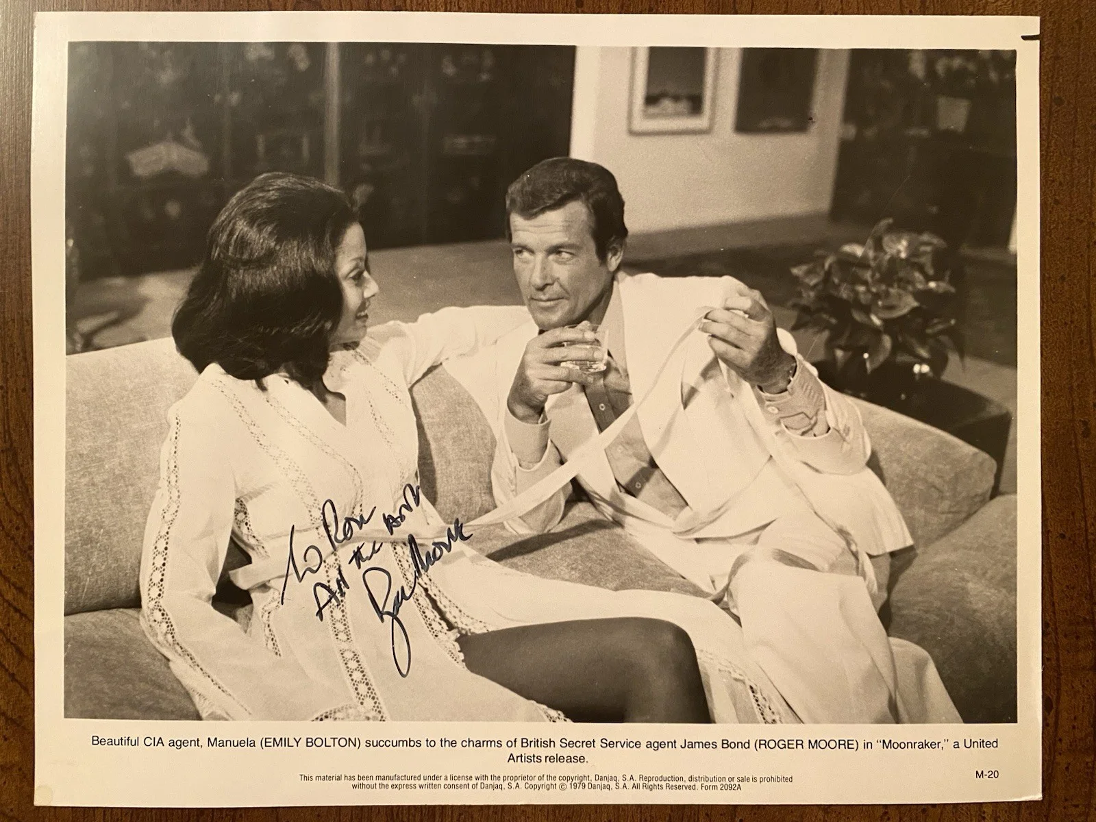 Roger Moore — Roger Moore James Bond 007 Signed Autographed Photo With COA Moonraker Octopussy