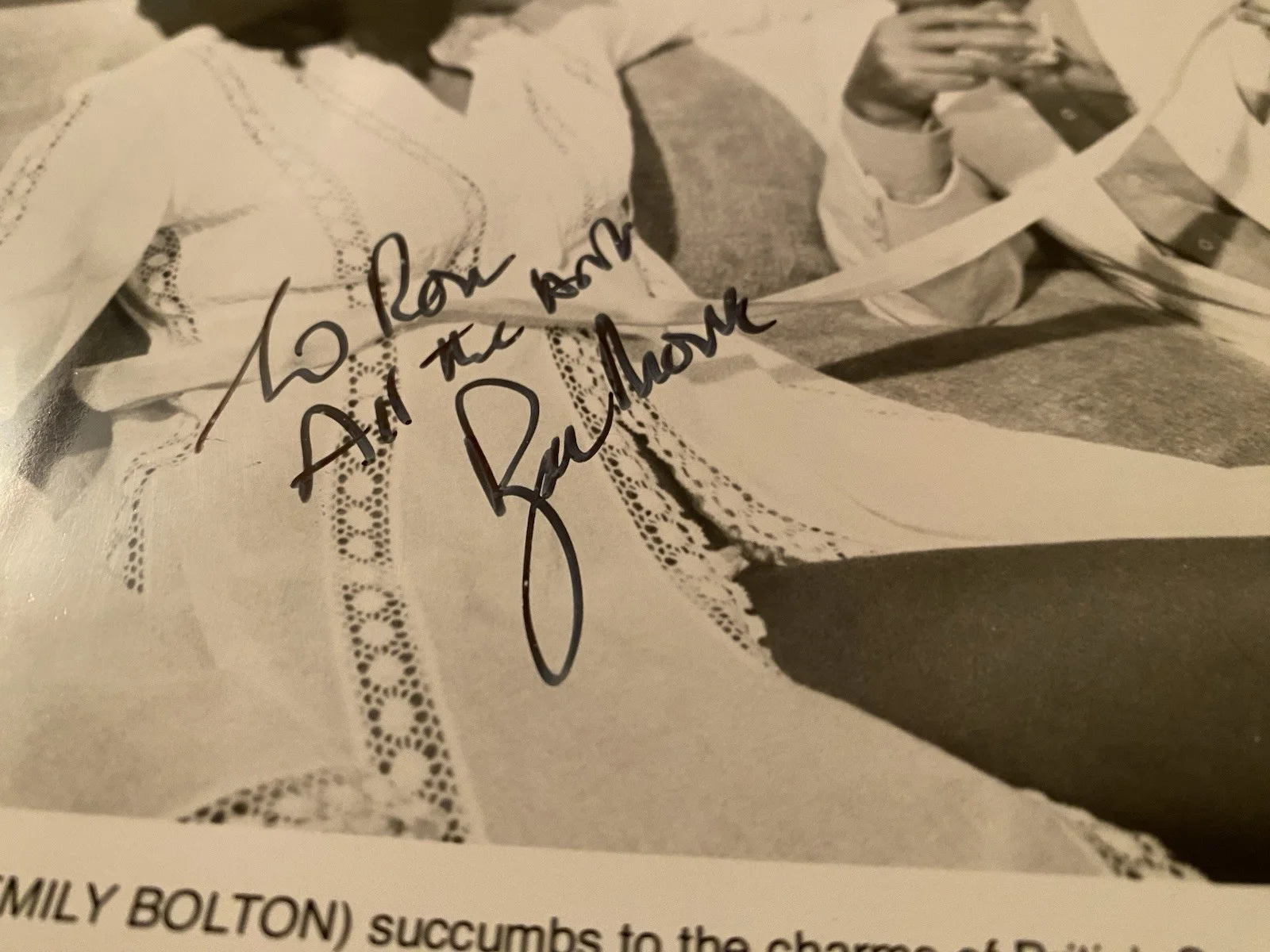 Roger Moore — Roger Moore James Bond 007 Signed Autographed Photo With COA Moonraker Octopussy, изображение 3