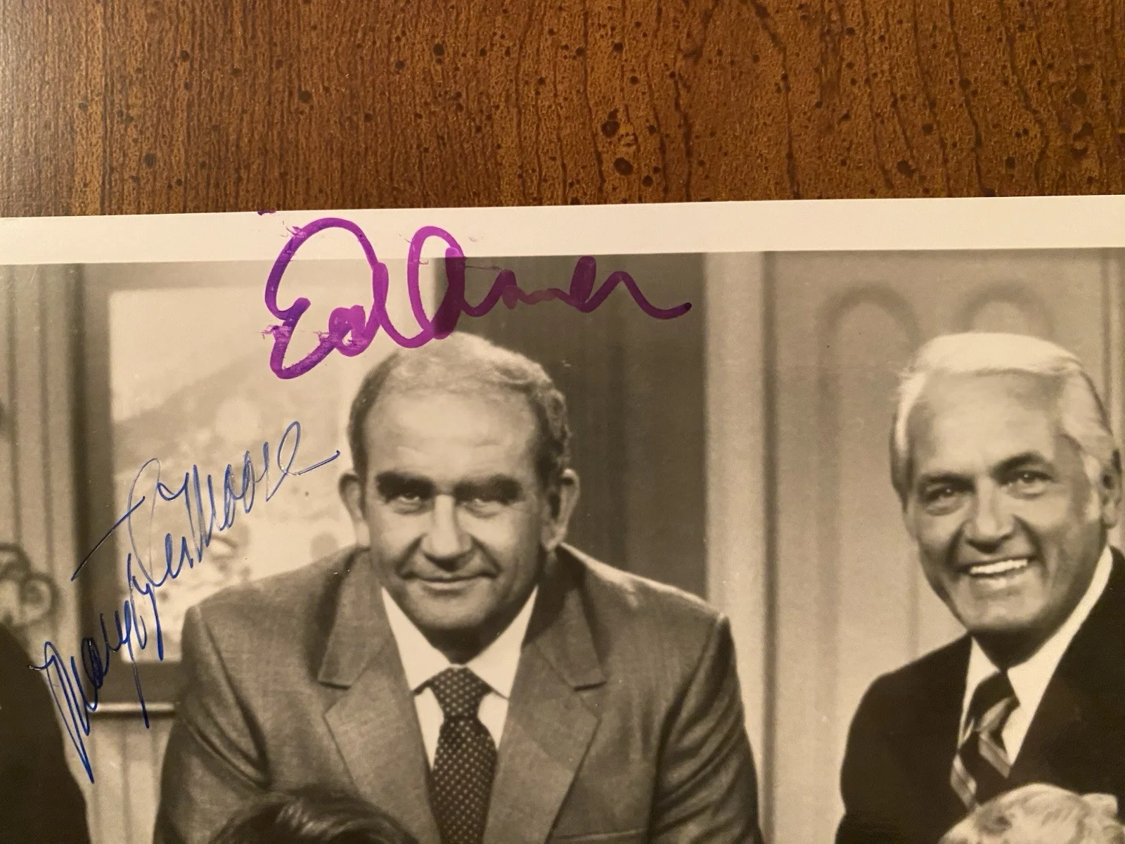 Mary Tyler Moore, Ed Asner — Mary Tyler Moore Ed Asner Signed Autographed Photo w/ COA Mary Tyler Moore Show, image 2
