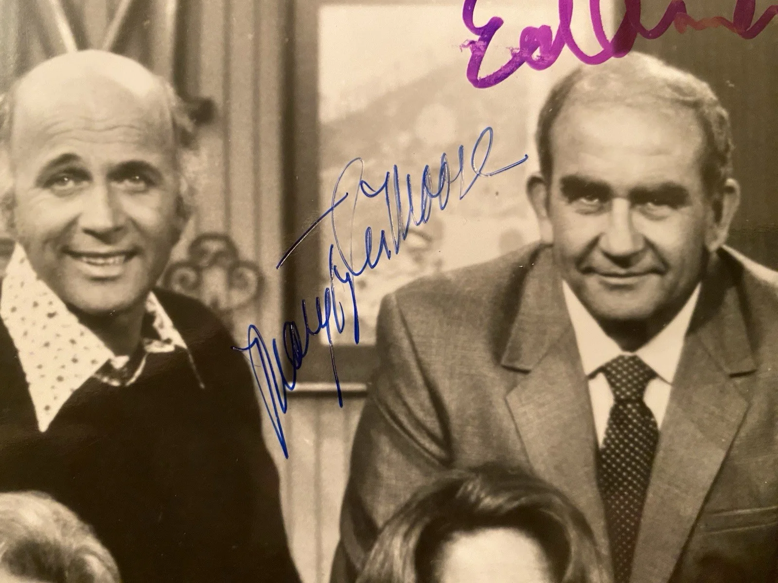 Mary Tyler Moore, Ed Asner — Mary Tyler Moore Ed Asner Signed Autographed Photo w/ COA Mary Tyler Moore Show, image 4