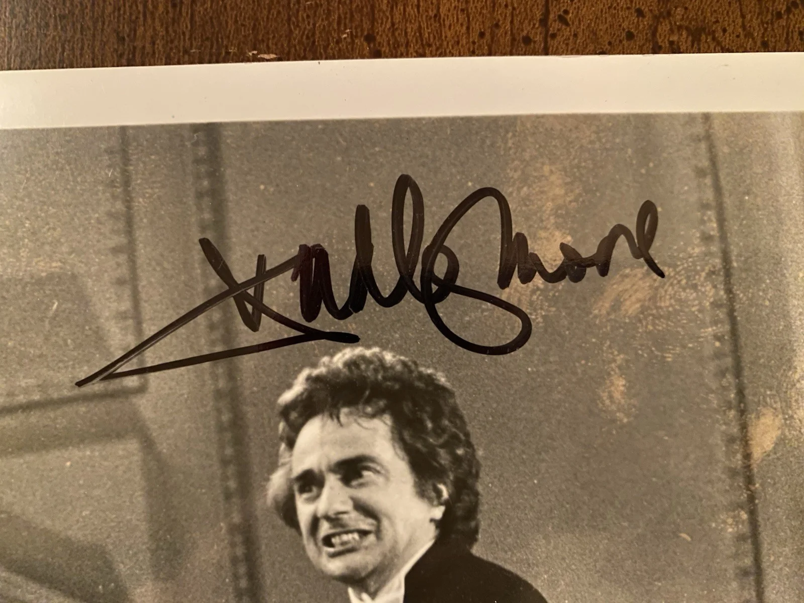 Dudley Moore, Armand Assante — Dudley Moore Armand Assante Signed Autographed Photo With COA Unfaithfully Yours, изображение 2