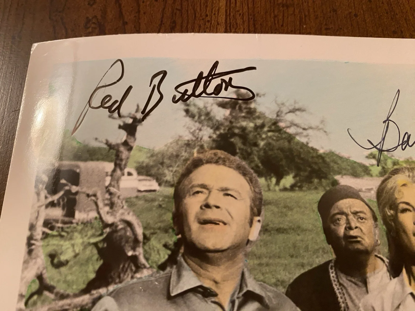 Barbara Eden, Red Buttons — Barbara Eden Red Buttons Signed Autographed Photo w/ COA Five Weeks In A Balloon, изображение 3