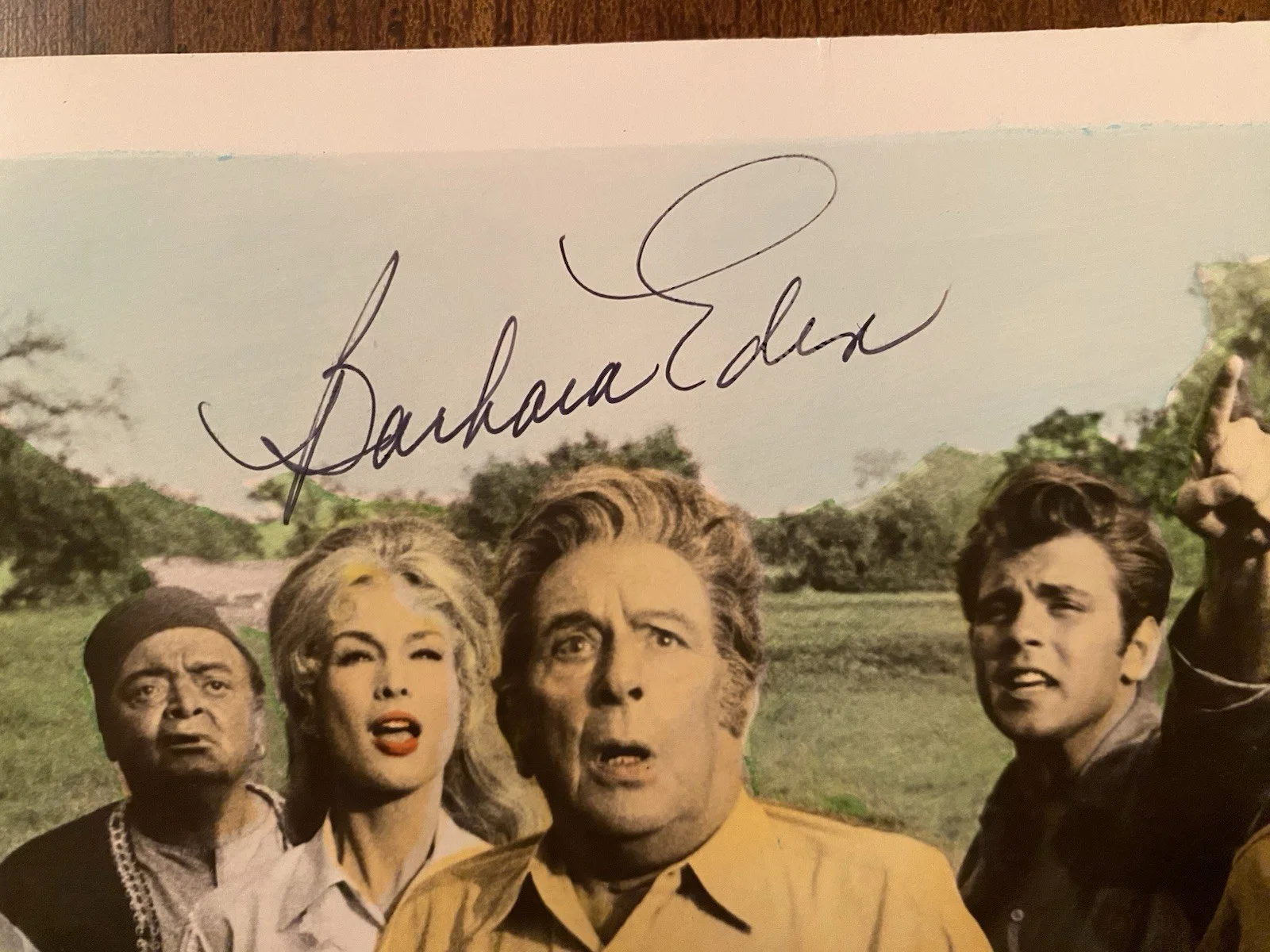 Barbara Eden, Red Buttons — Barbara Eden Red Buttons Signed Autographed Photo w/ COA Five Weeks In A Balloon, изображение 4