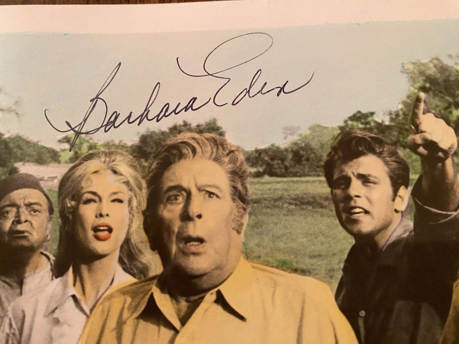 Barbara Eden, Red Buttons — Barbara Eden Red Buttons Signed Autographed Photo w/ COA Five Weeks In A Balloon, изображение 5