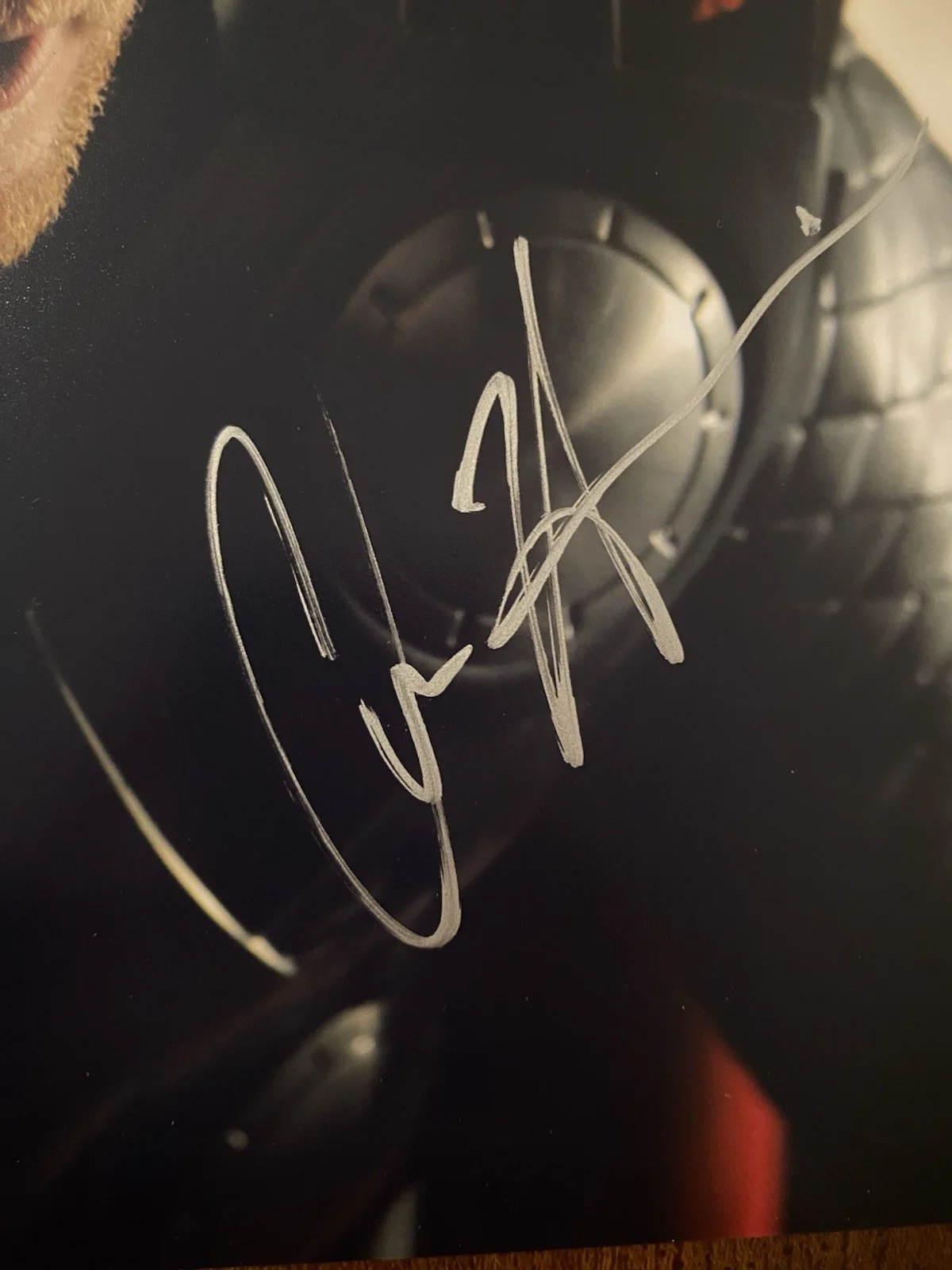 Chris Hemsworth — Chris Hemsworth Signed Autographed Photo With COA Thor Marvel, image 2