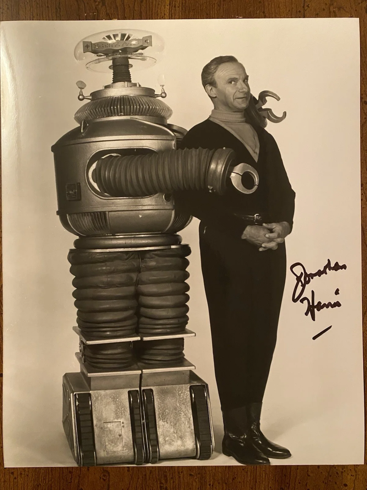 Jonathan Harris — Jonathan Harris Signed Autographed 8x10 Photo Lost In Space Dr Zachary Smith