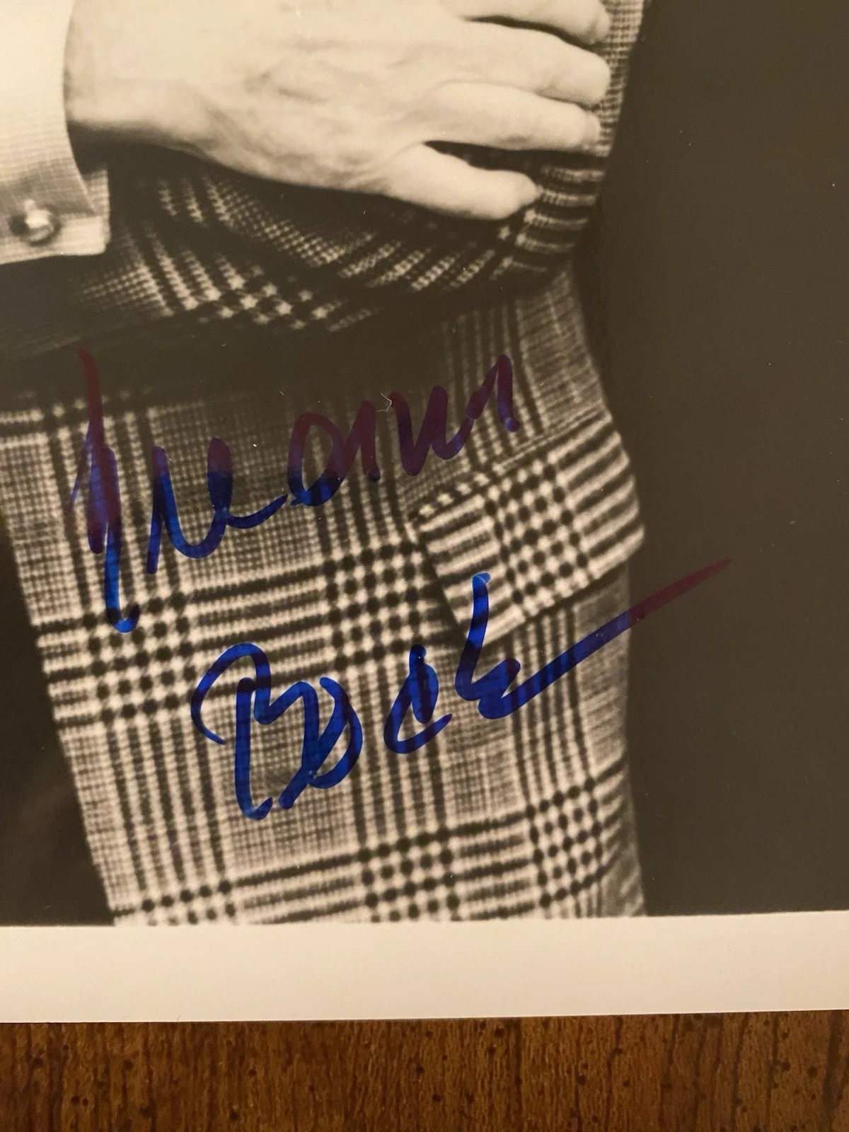 Gregory Peck — Gregory Peck Signed Autographed Photo With COA Older Roman Holiday The Omen NICE, изображение 2