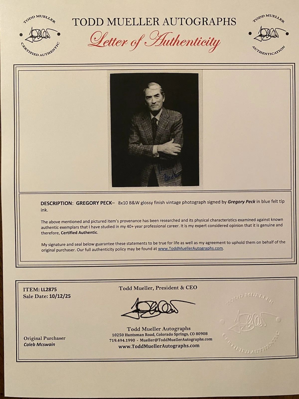 Gregory Peck — Gregory Peck Signed Autographed Photo With COA Older Roman Holiday The Omen NICE, изображение 4