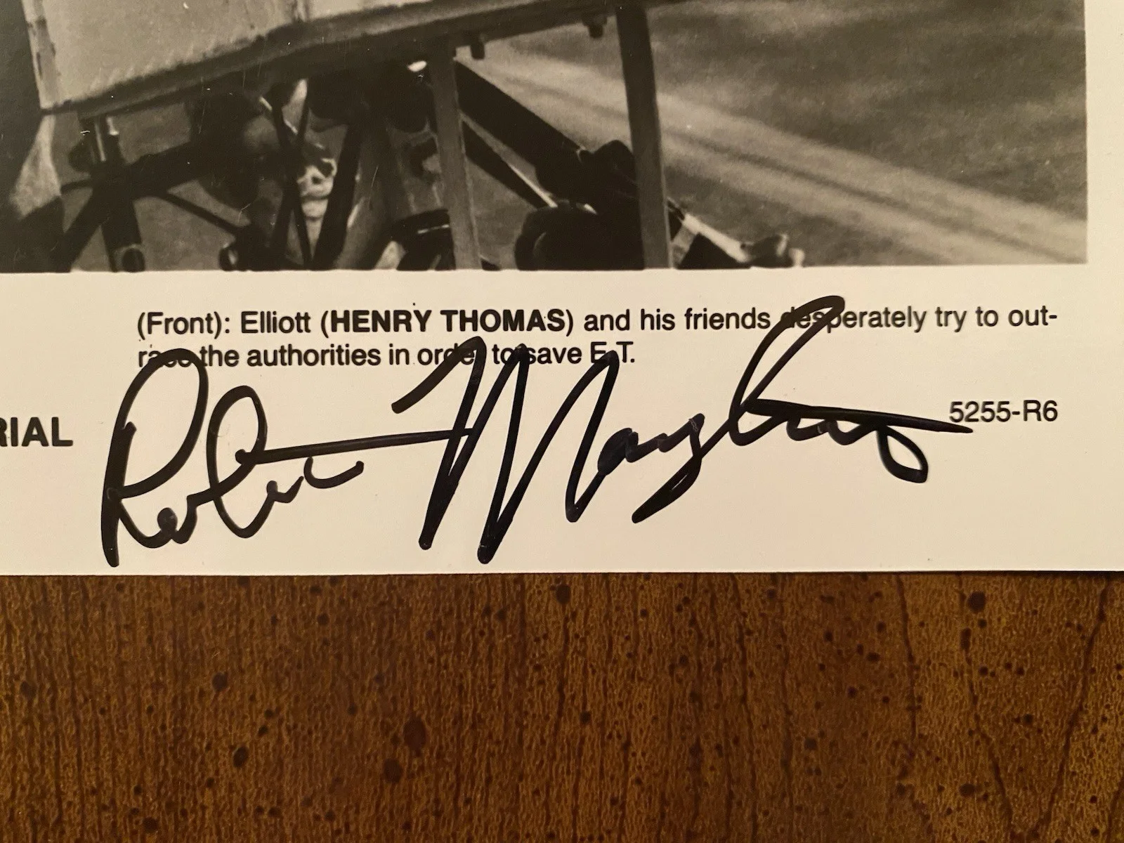 Robert MacNaughton — Robert MacNaughton Signed Autographed Photo With COA ET E T NICE INSCRIPTION, image 3