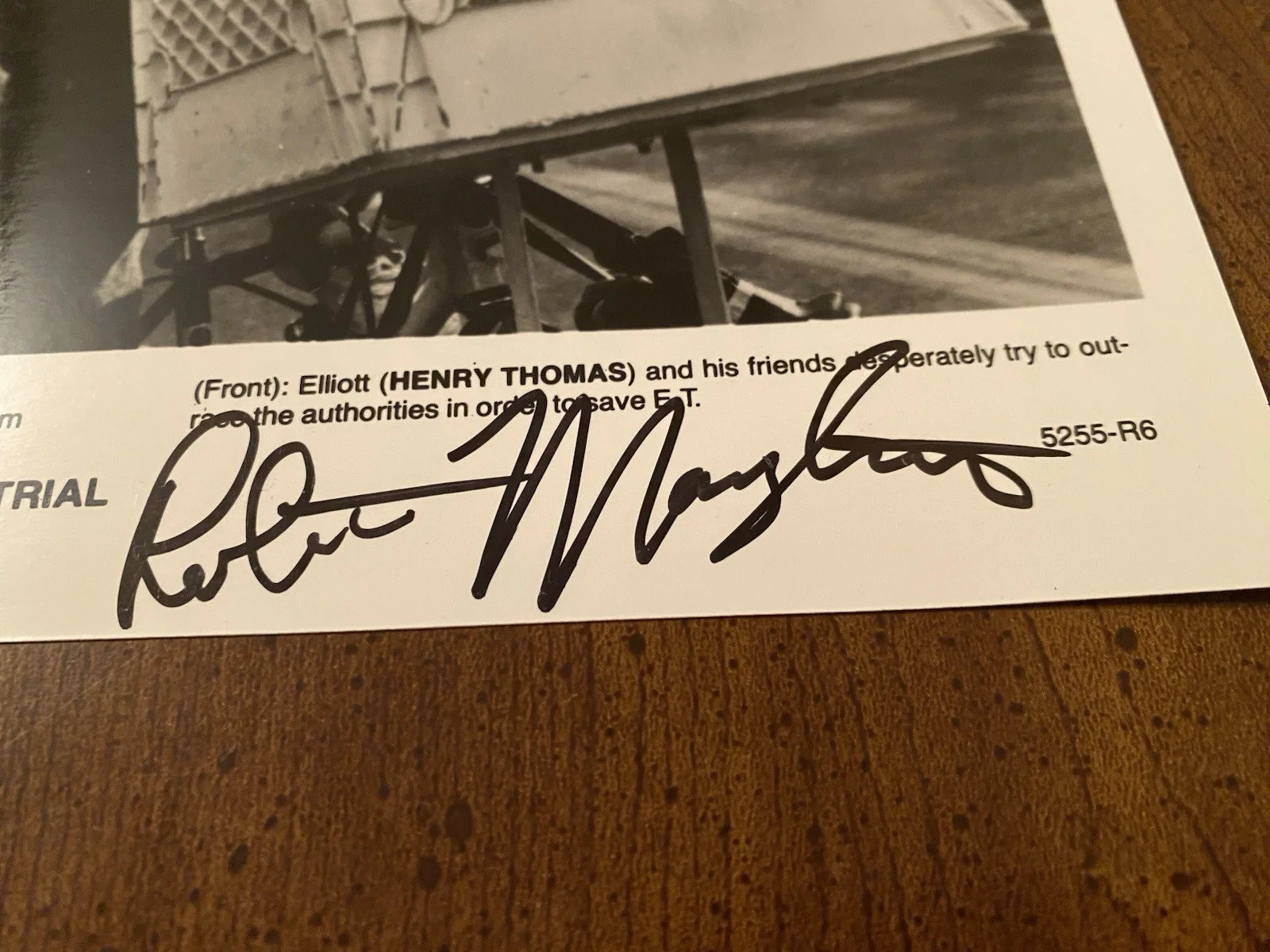 Robert MacNaughton — Robert MacNaughton Signed Autographed Photo With COA ET E T NICE INSCRIPTION, image 4