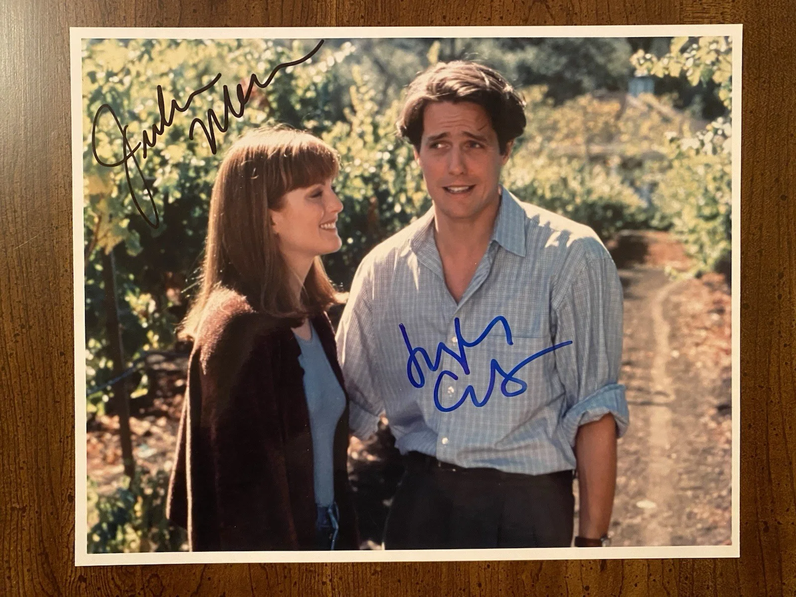 Hugh Grant, Julianne Moore — Hugh Grant Julianne Moore Signed Autographed Photo With COA Nine Months