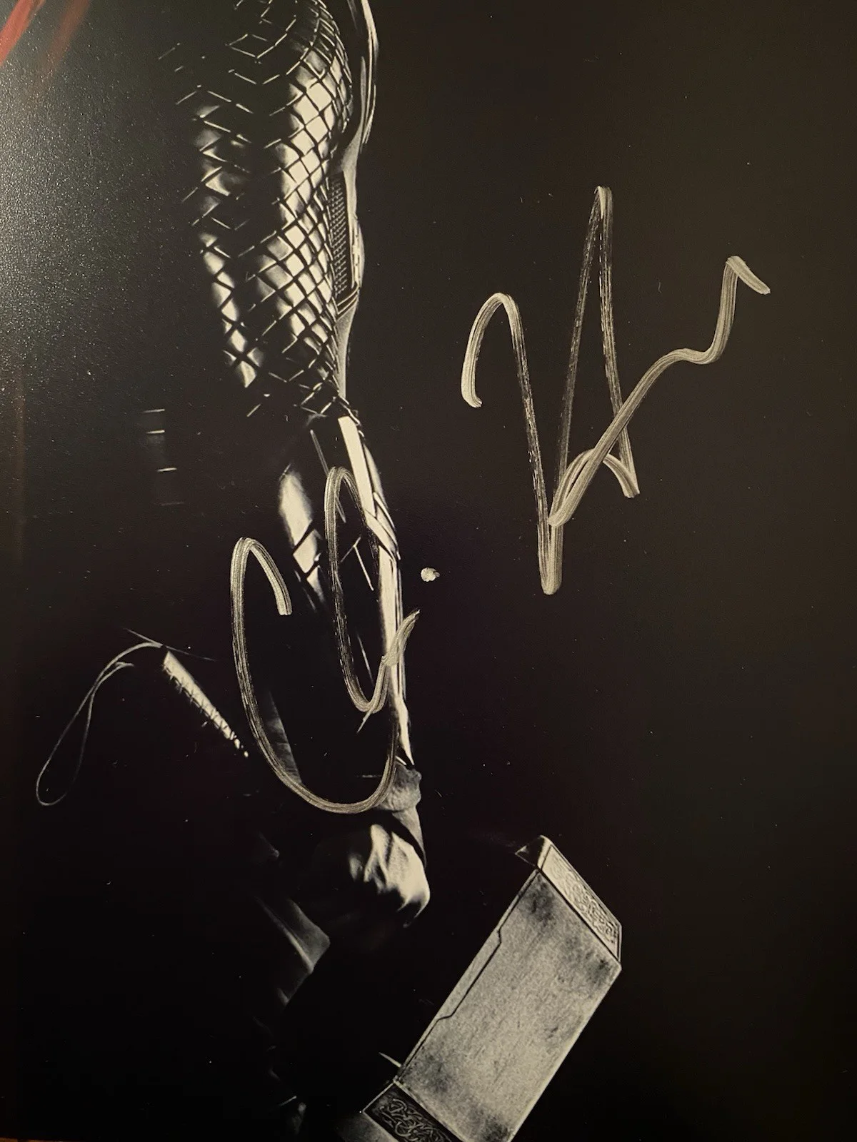 Chris Hemsworth — Chris Hemsworth Signed Autographed 8x10 Photo With COA Thor Marvel Thunder, image 2