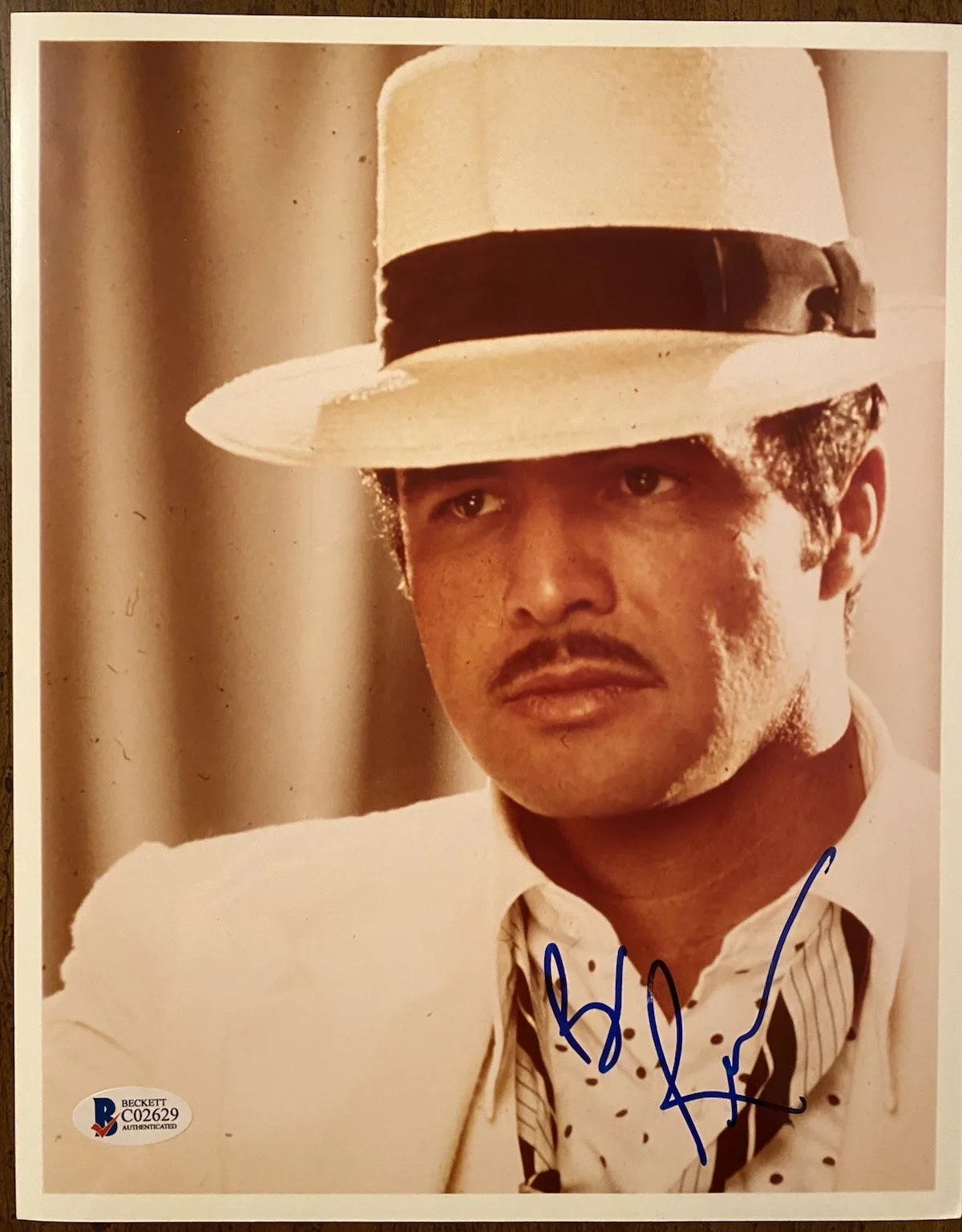 Burt Reynolds — Burt Reynolds Signed Autographed Photo With Beckett COA Deliverance Smokey And T, изображение 2