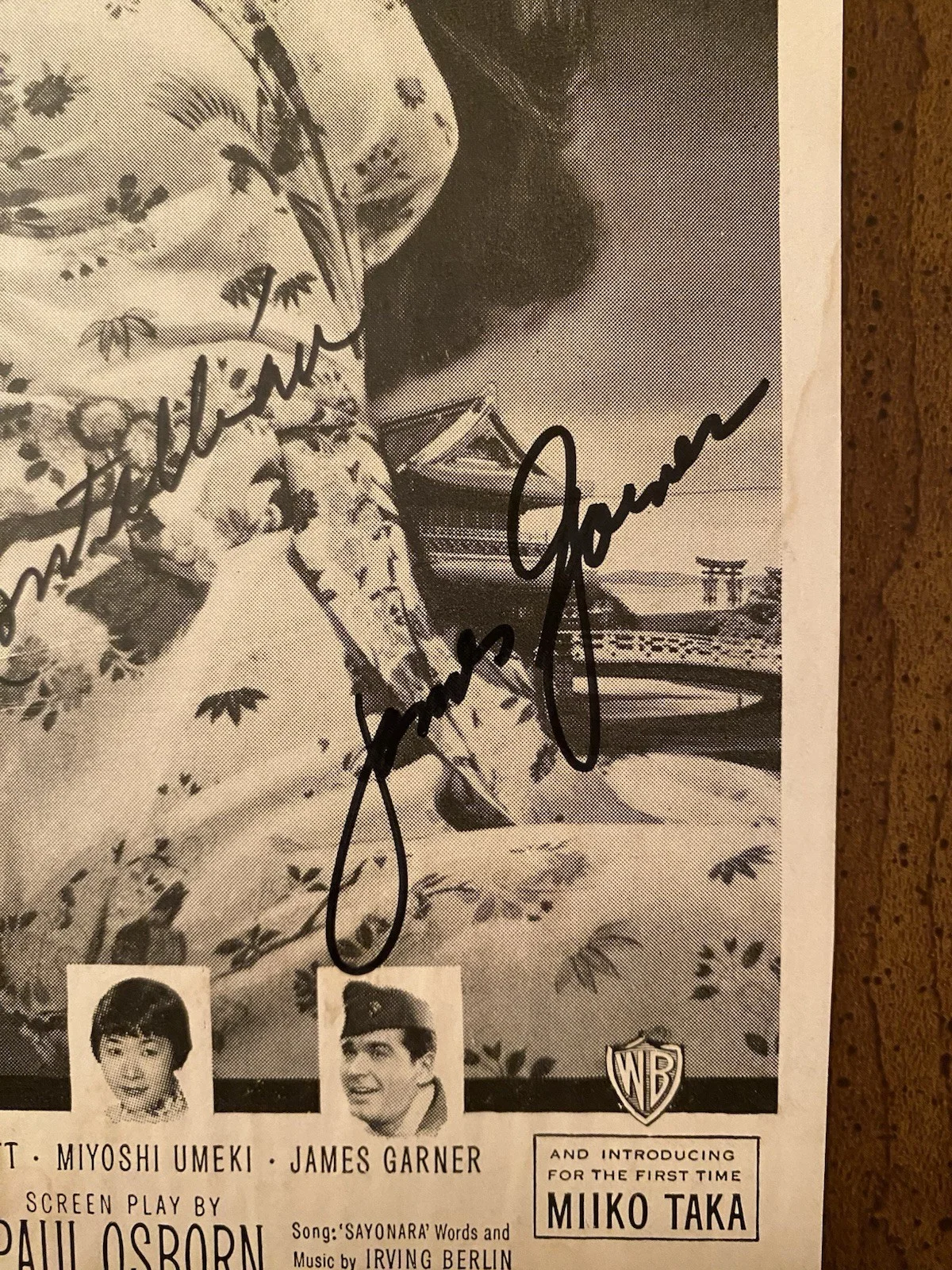 James Garner, Red Buttons, Ricardo Montalban — Sayonara Cast Signed Autographed Vintage Ad By 3 w/ COA Garner Buttons Montalban, изображение 4