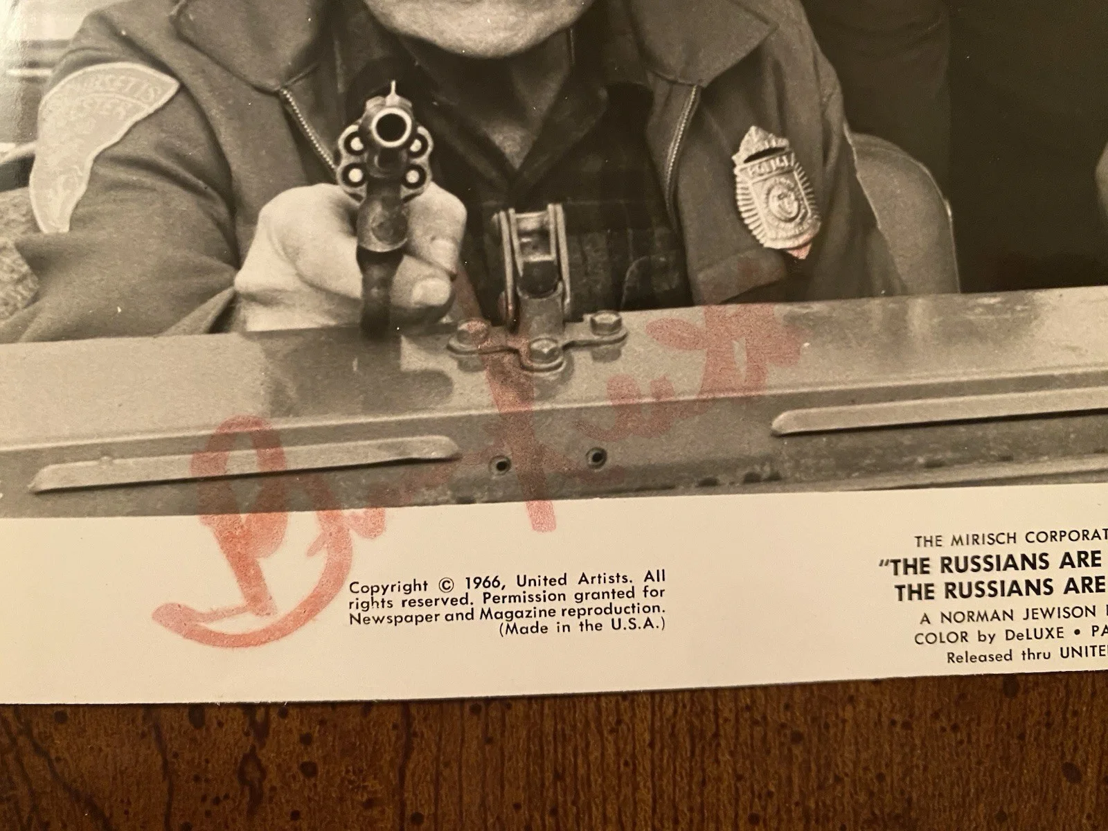 Brian Keith, Jonathan Winters — Brian Keith Jonathan Winters Signed Photo The Russians Are Coming With COA RARE, изображение 4