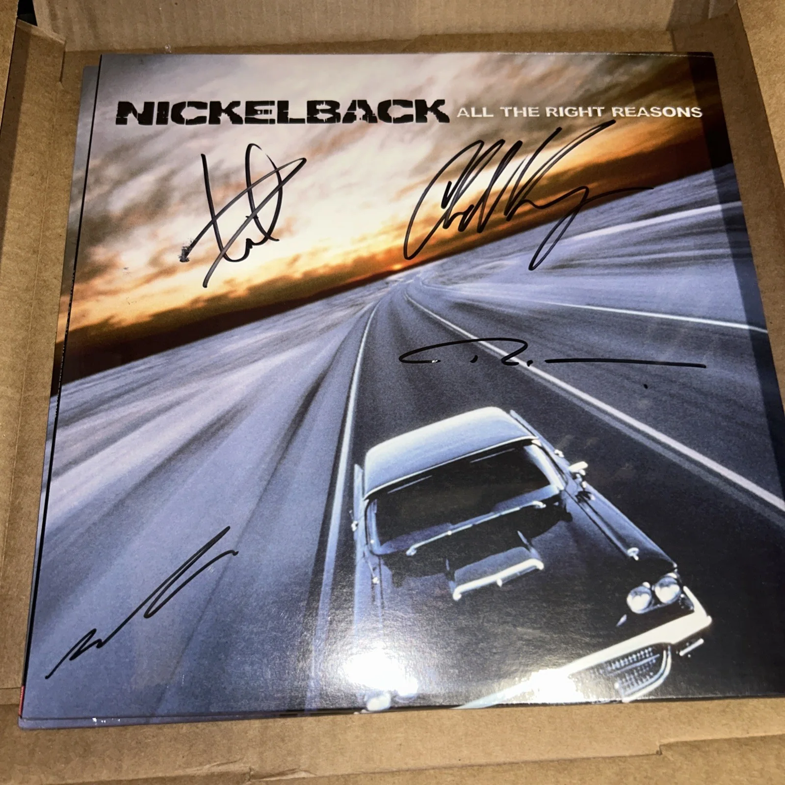 🔥SIGNED Nickleback All The Right Reasons Vinyl Signed Cover Full Band SEALED, image 2