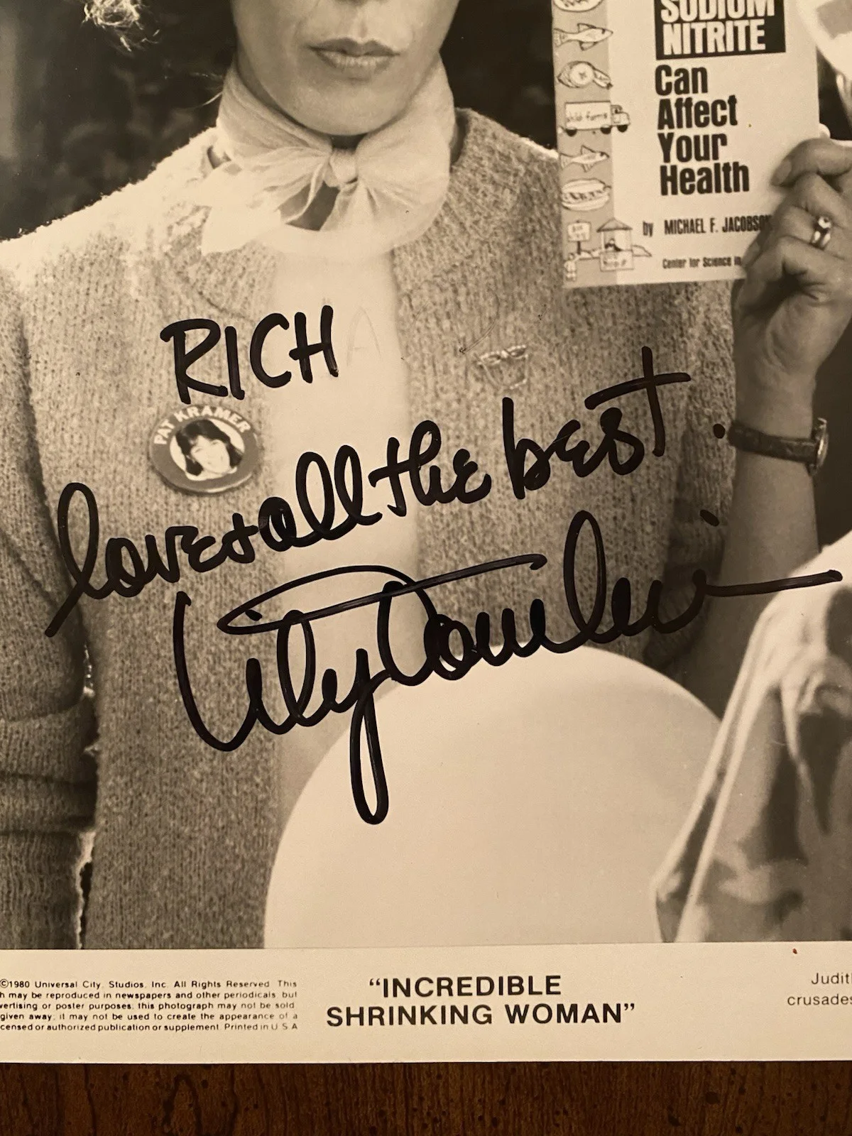 Lily Tomlin — Lily Tomlin Signed Autographed Photo The Incredible Shrinking Woman IN PERSON, изображение 2