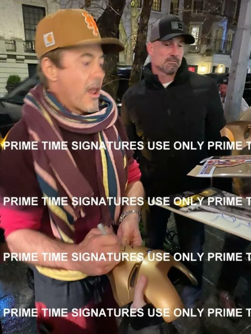 Robert Downey Jr — Robert Downey Jr Signed Iron Man Helmet Marvel Authentic Autograph Beckett COA, image 2