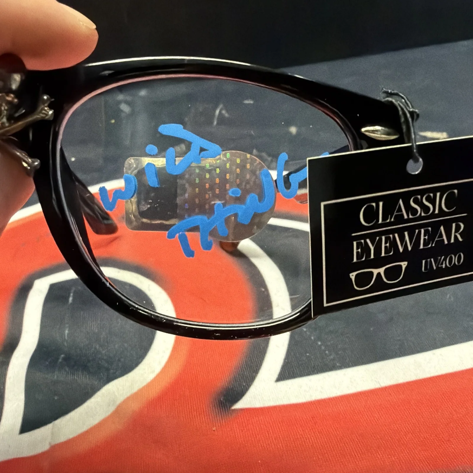 Charlie Sheen — Charlie Sheen “Wild Thing” Ricky Vaughn Glasses - Major League Movie Beckett BAS, изображение 3