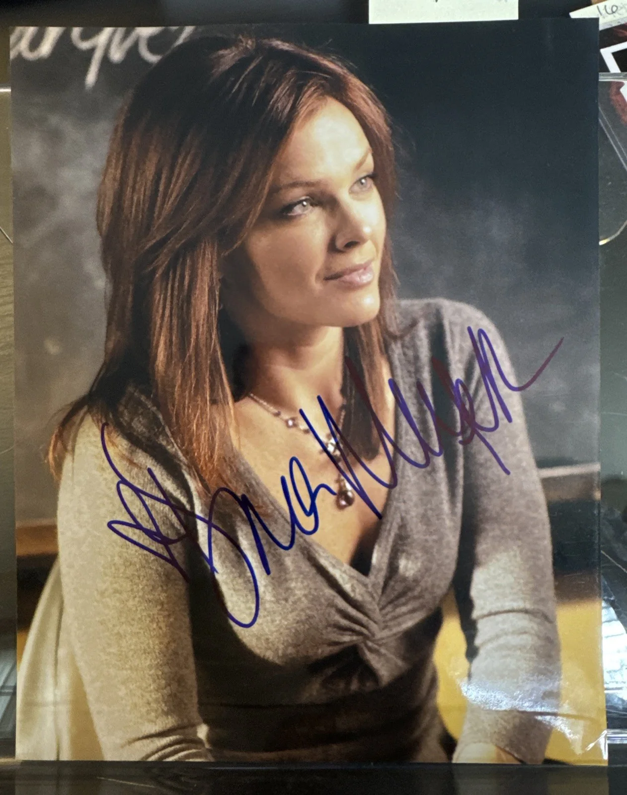 Dina Meyer — DINA MEYER as Barbara Gordon - Birds Of Prey (2002) GENUINE SIGNED AUTOGRAPH