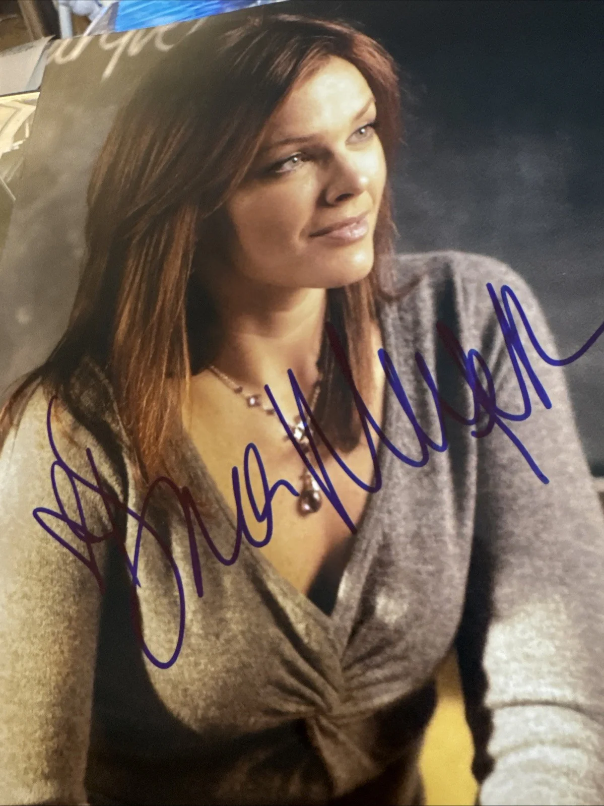 Dina Meyer — DINA MEYER as Barbara Gordon - Birds Of Prey (2002) GENUINE SIGNED AUTOGRAPH, изображение 2