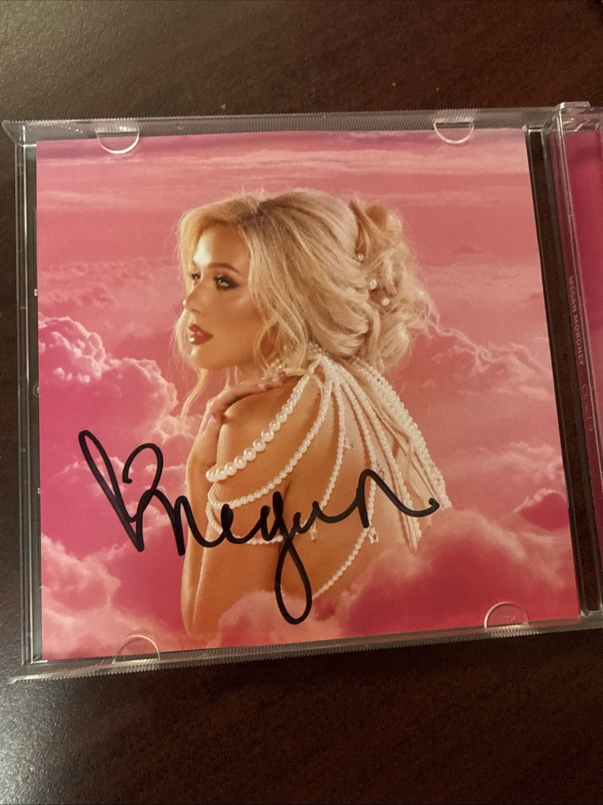 Megan Moroney Cloud 9 White Cap + Signed CD Box, изображение 5
