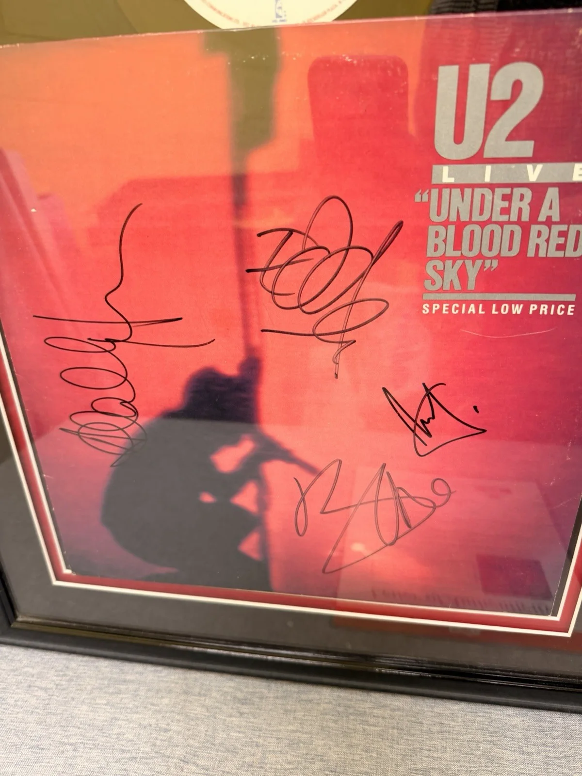 U2 Multi SIGNED AUTOGRAPHED FRAMED UNDER A BLOOD READ SKY ALBUM LP PSA COA, image 5