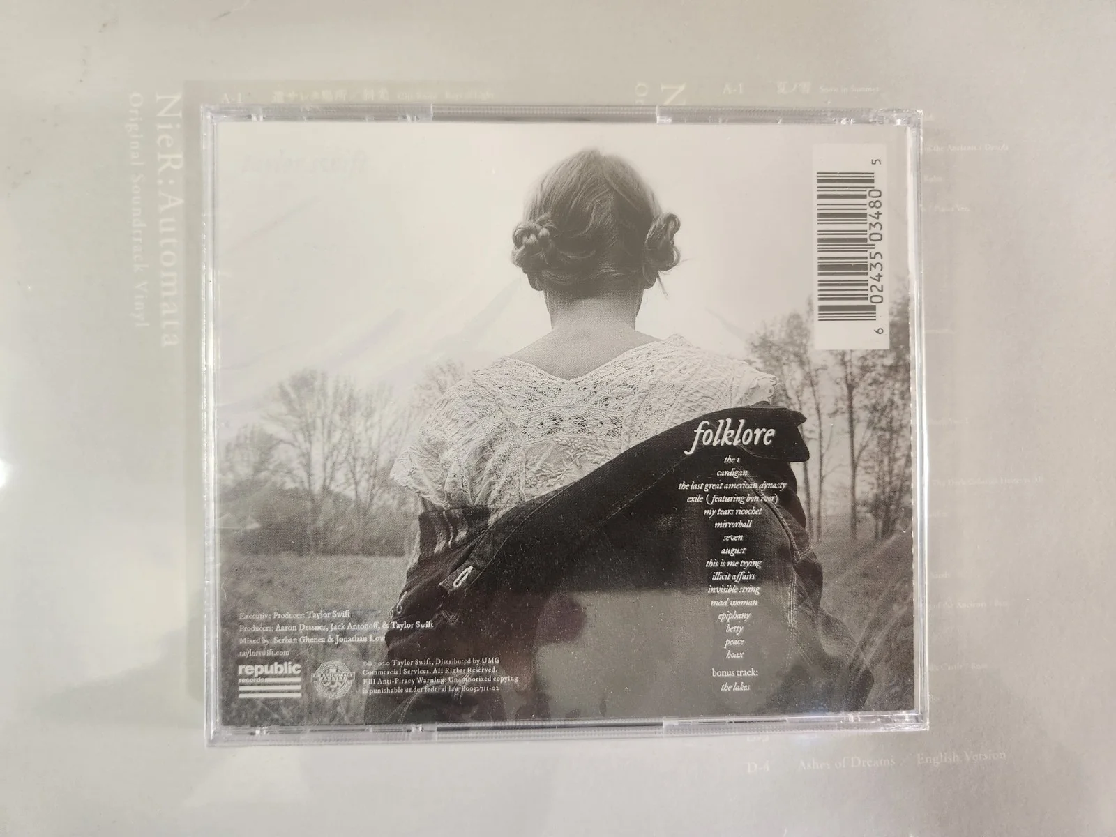 Taylor Swift Signed Autographed Folklore Album CD Brand New And Sealed, изображение 2