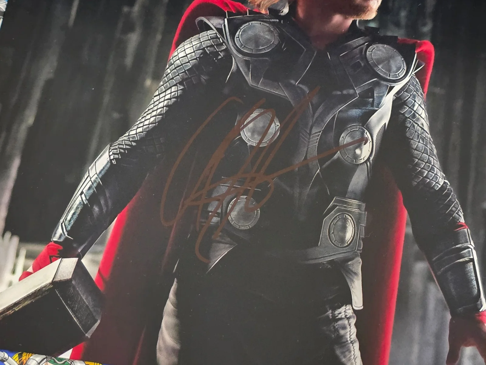 Chris Hemsworth — Chris Hemsworth - Thor Custom Matted & Framed Signed/Autographed Photo C, image 3