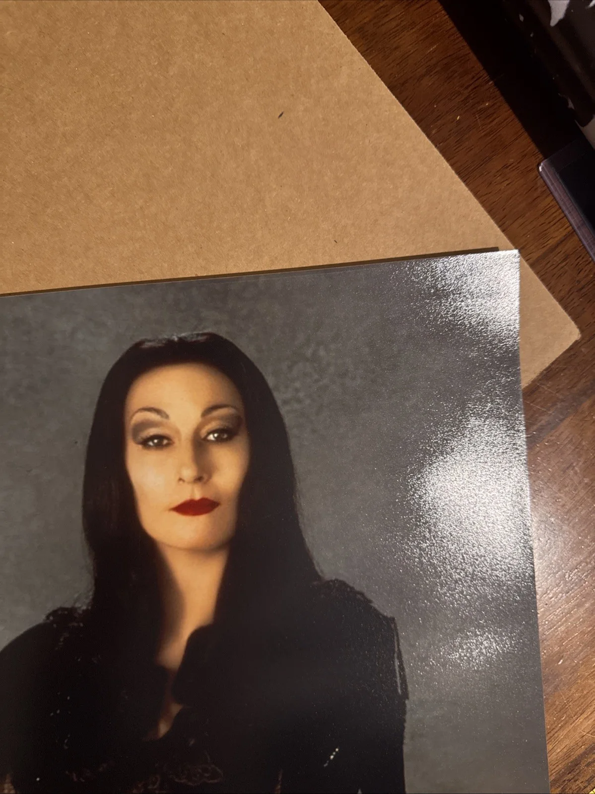 Anjelica Huston Signed 16x20 Morticia Addams Photo Addams Family OCCM DAMAGED, изображение 2