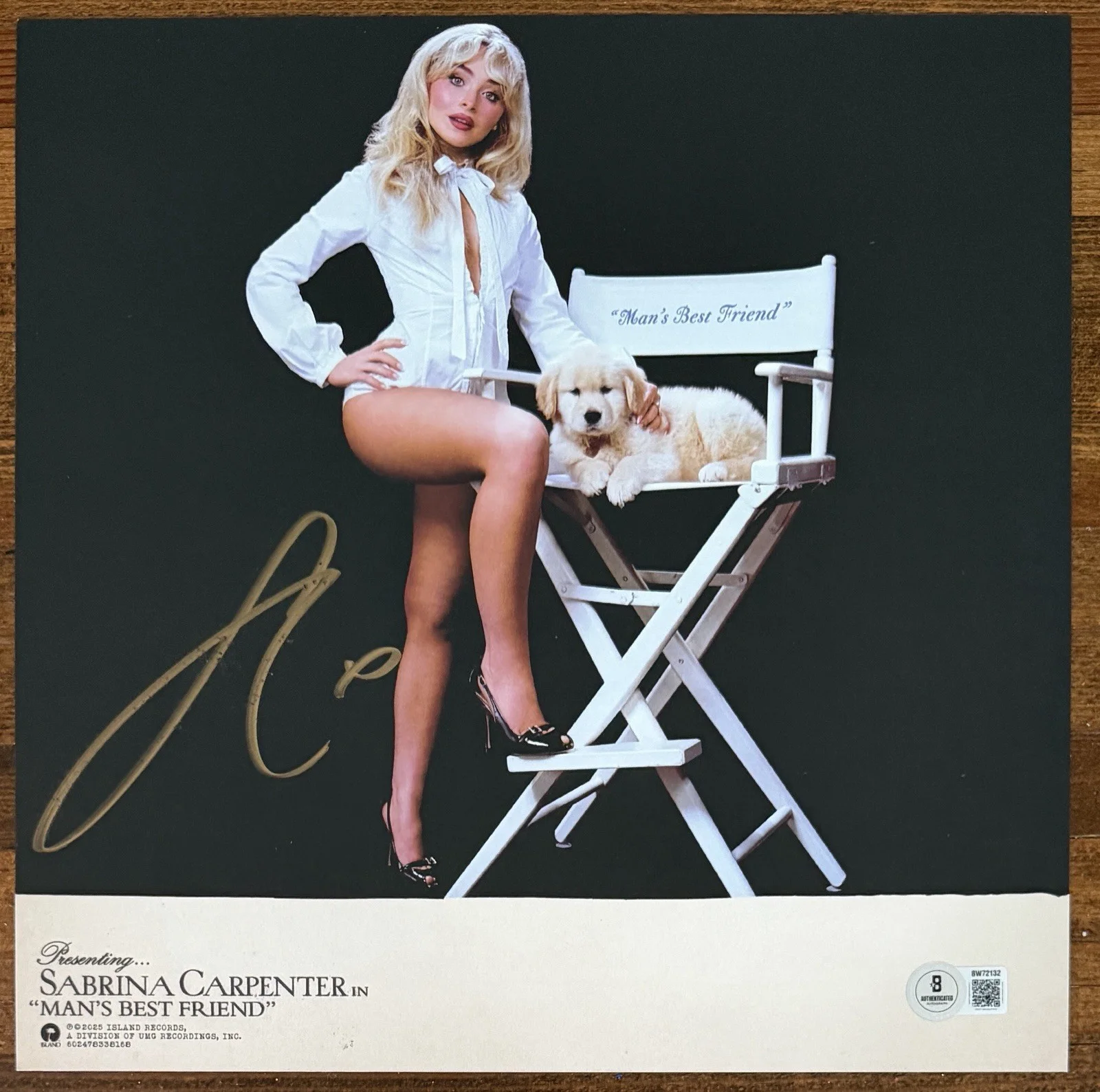 SIGNED Sabrina Carpenter Man’s Best Friend Photo & Blue Vinyl Beckett BAS COA, изображение 3