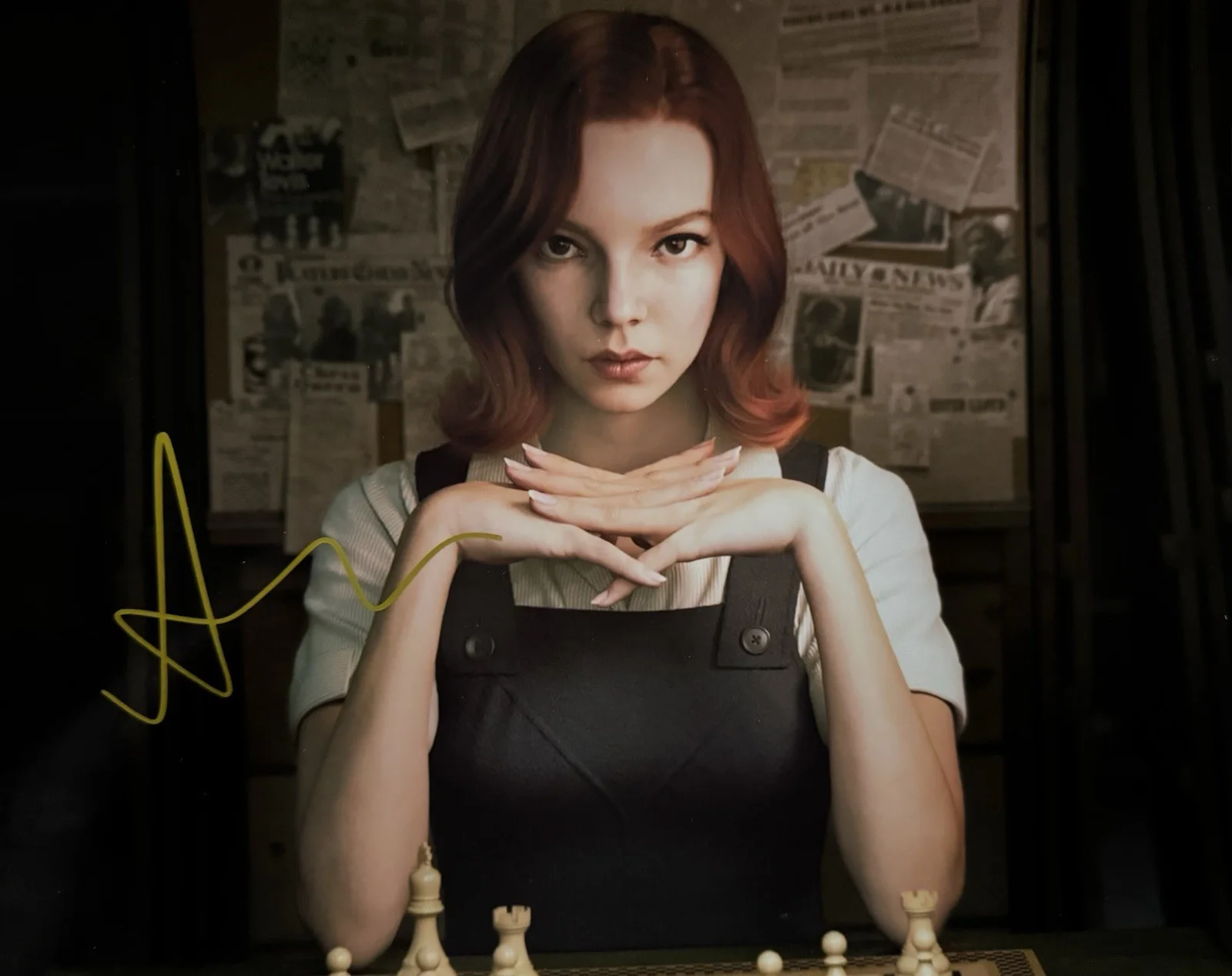 Anya Taylor Joy — ANYA TAYLOR JOY SIGNED 8 X 10 PHOTO THE QUEEN’S GAMBIT, THE WITCH COA